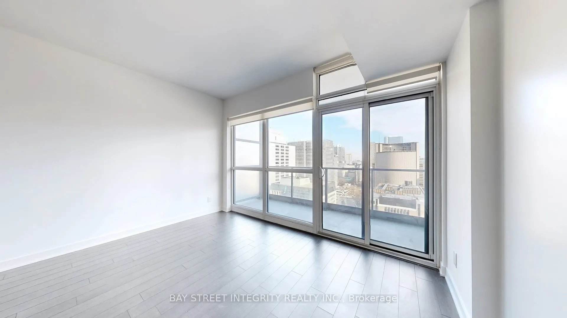 210 Simcoe Street, #2107