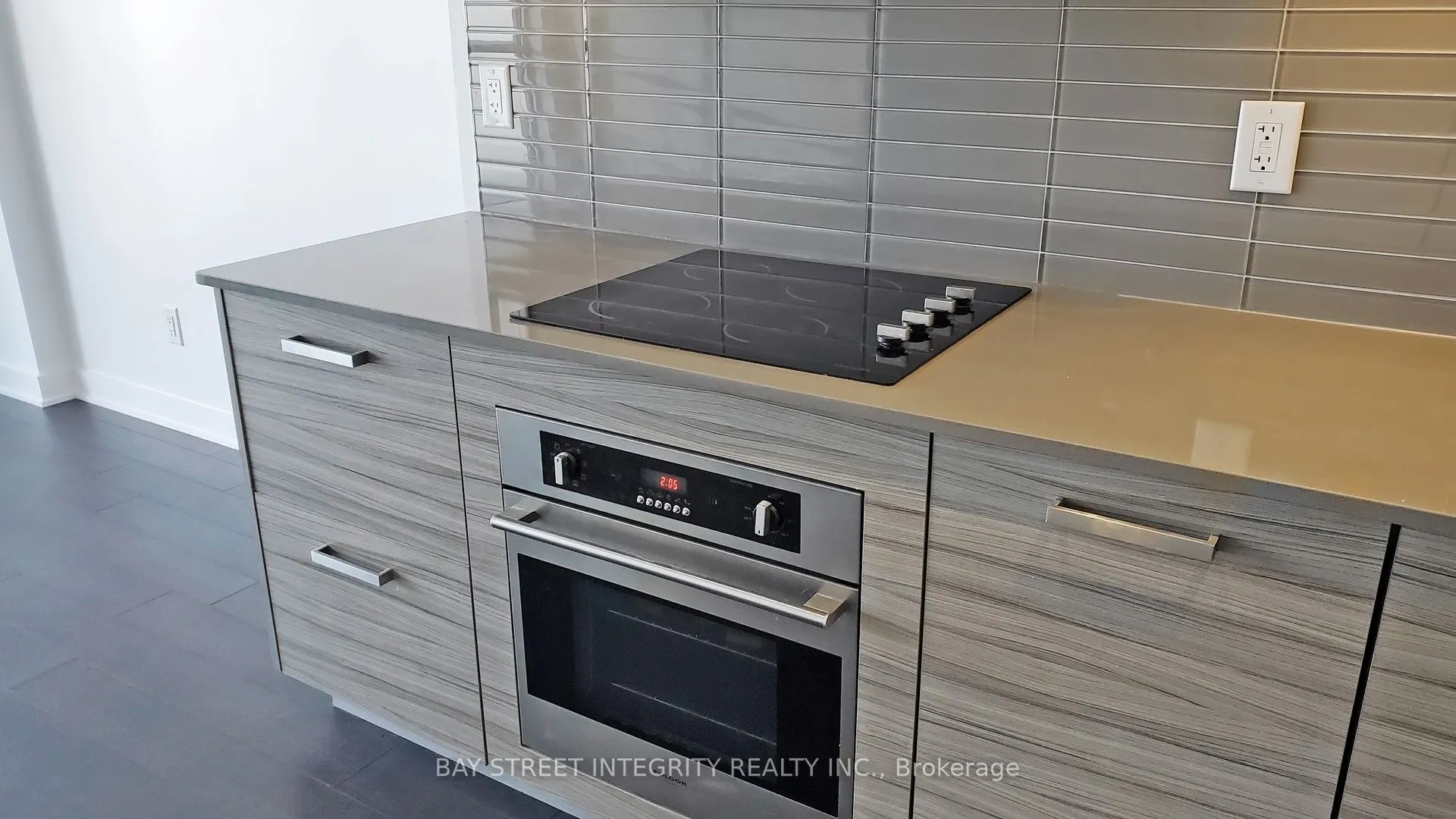 210 Simcoe Street, #2107