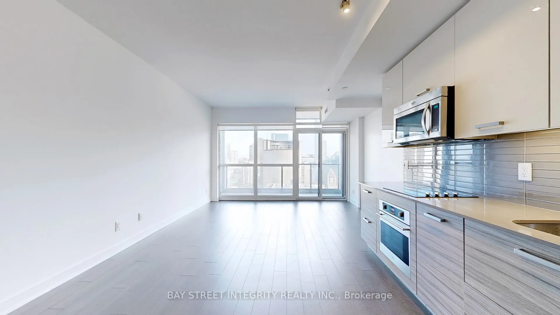 210 Simcoe Street, #2107