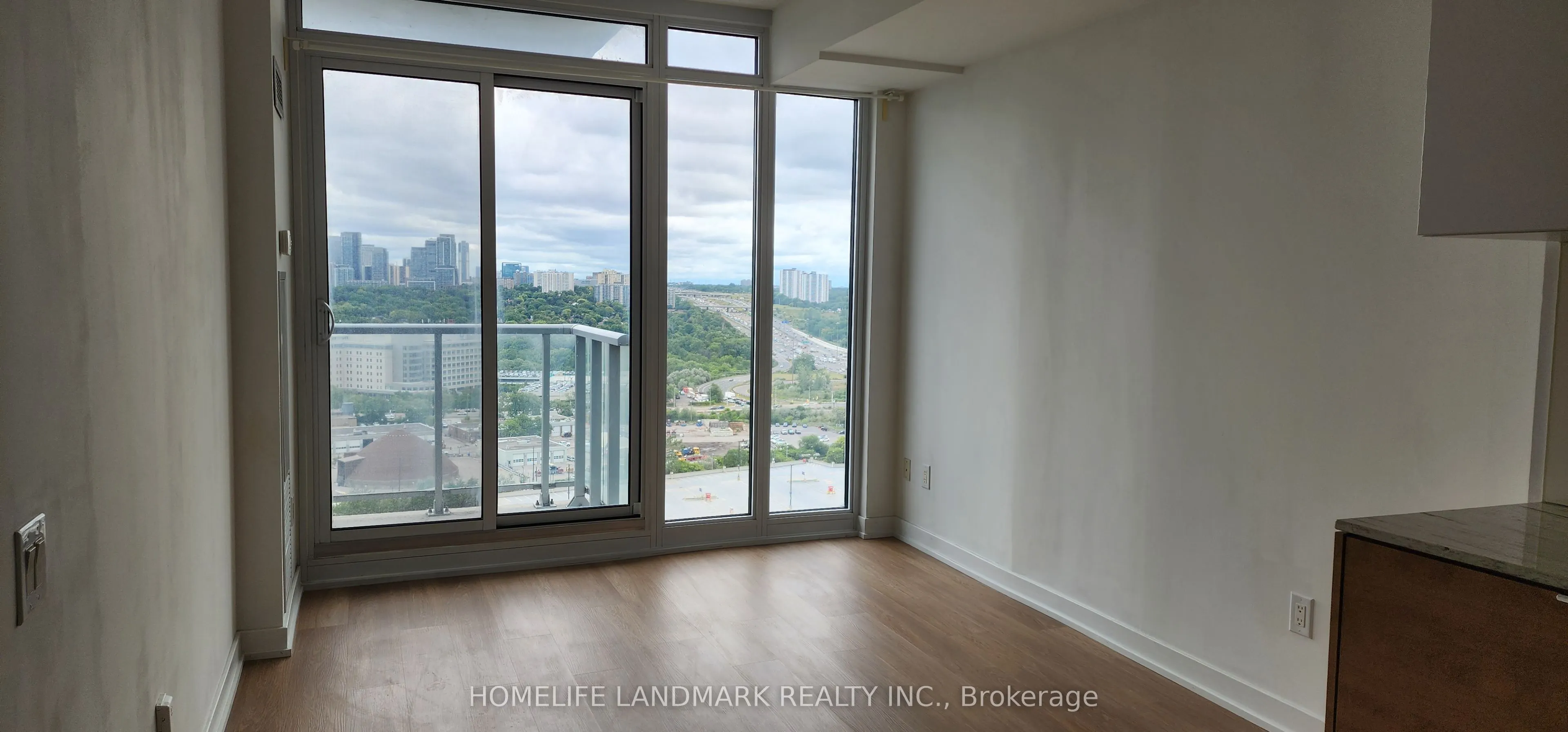 121 Mcmahon Drive, #2306
