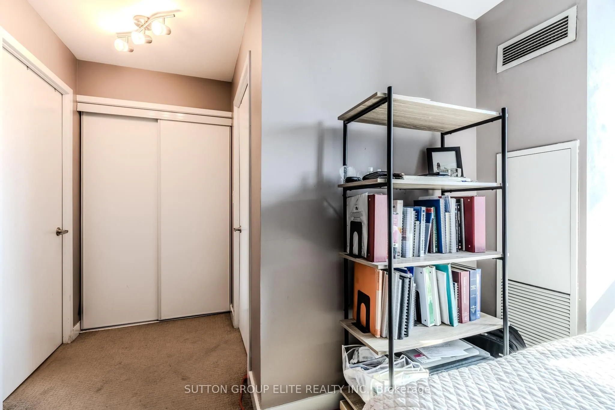 8 Telegram Mews, #910