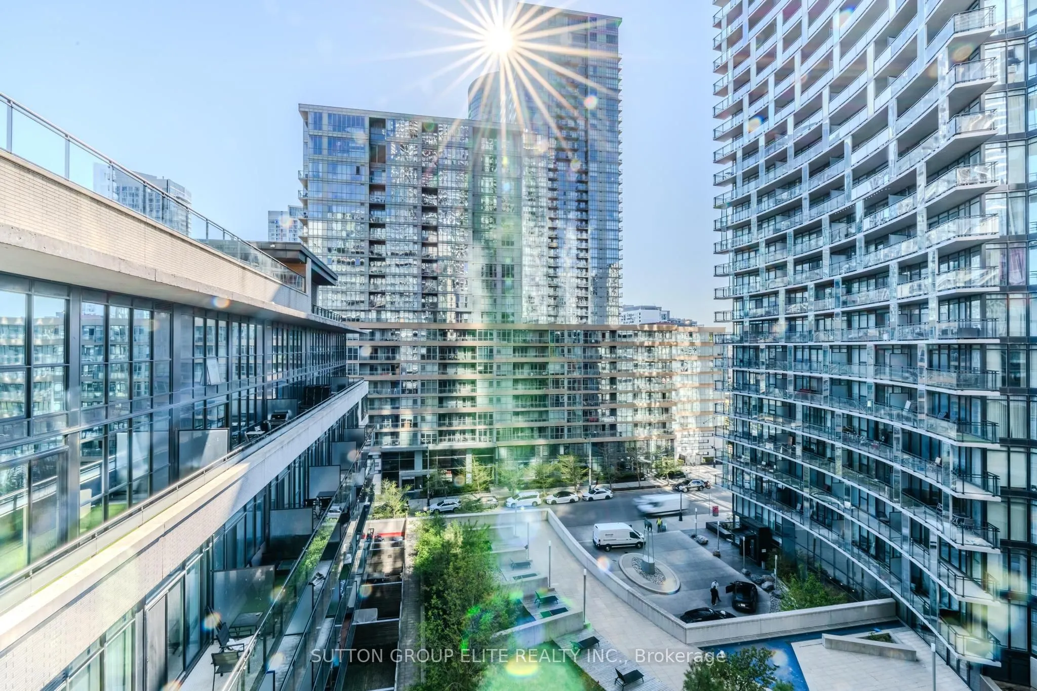 8 Telegram Mews, #910