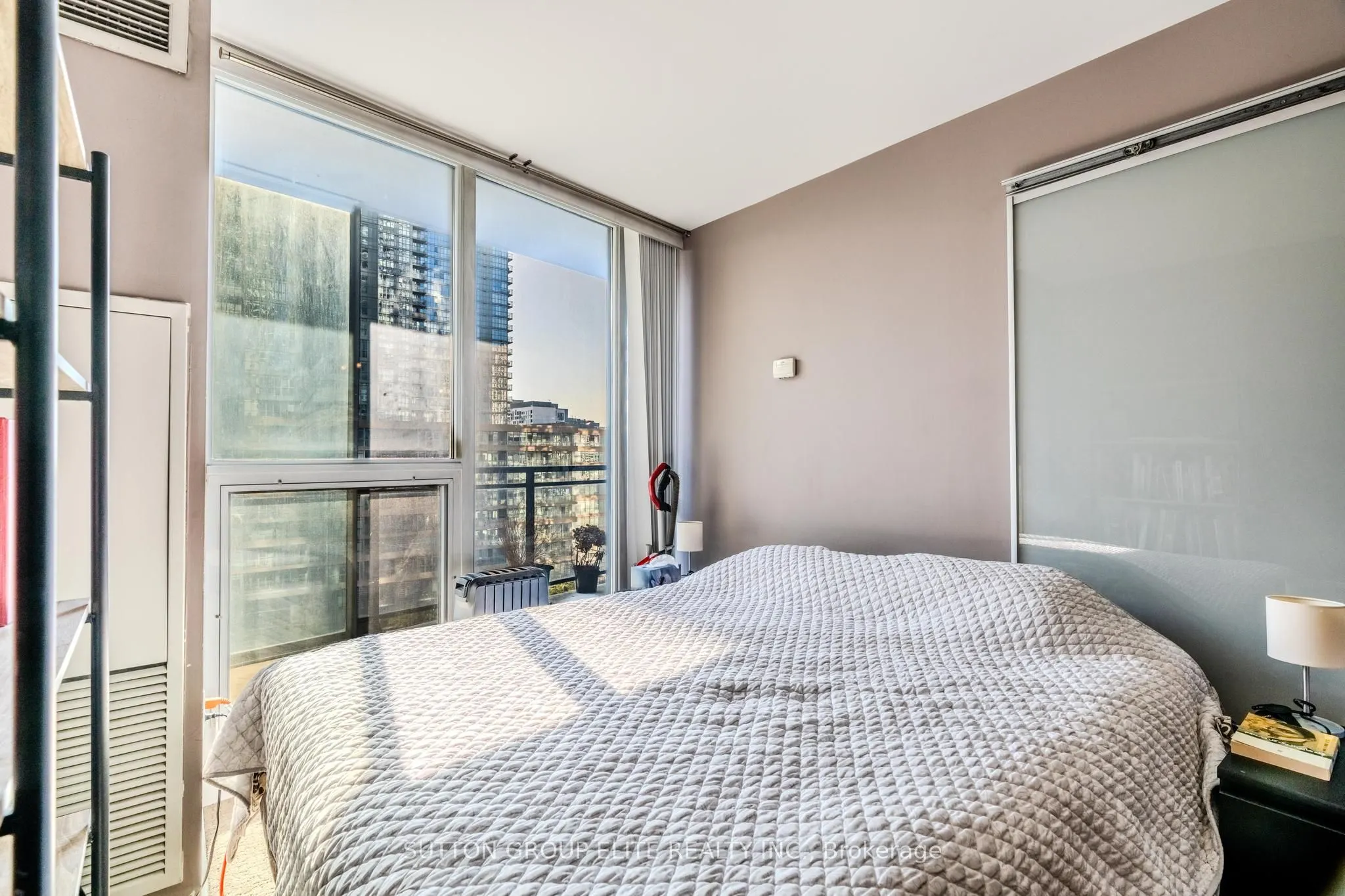 8 Telegram Mews, #910