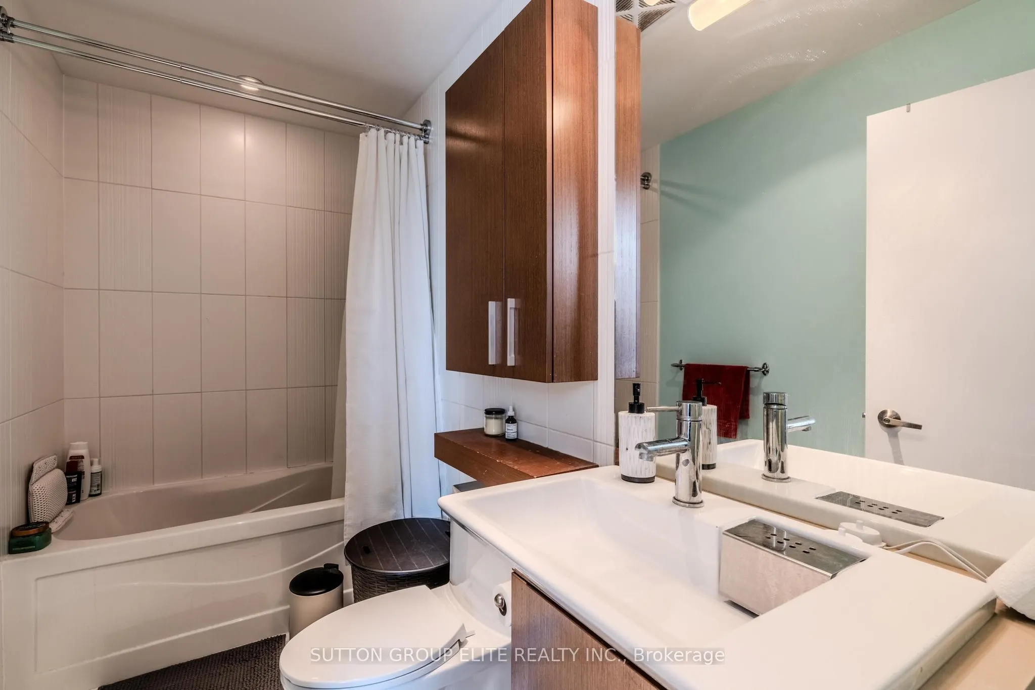 8 Telegram Mews, #910