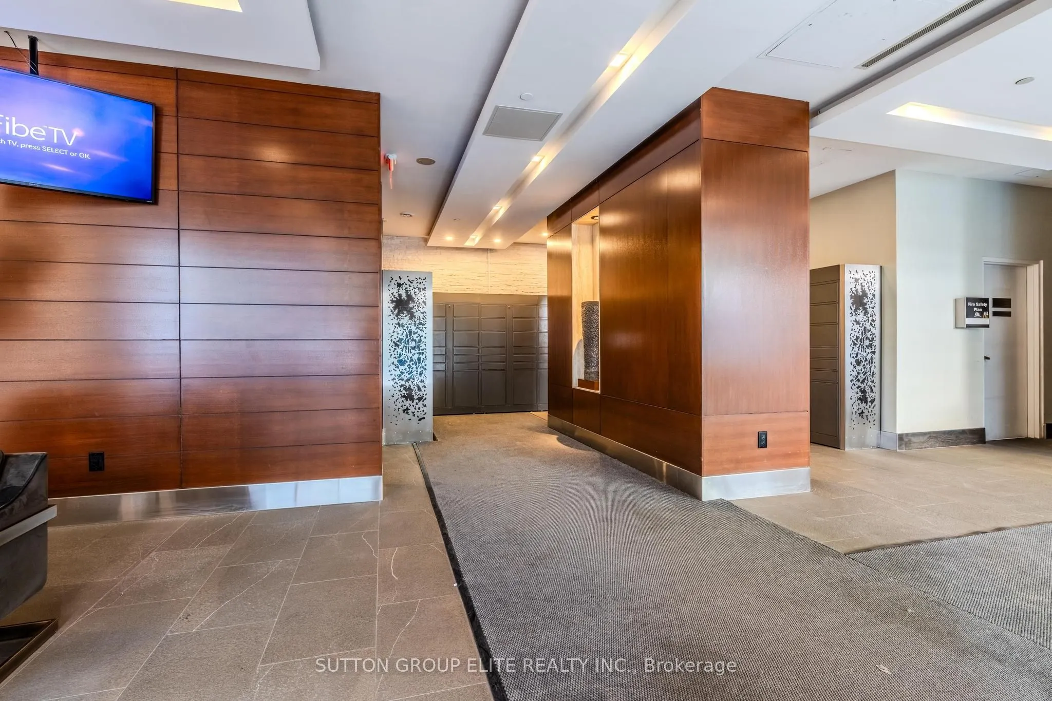 8 Telegram Mews, #910
