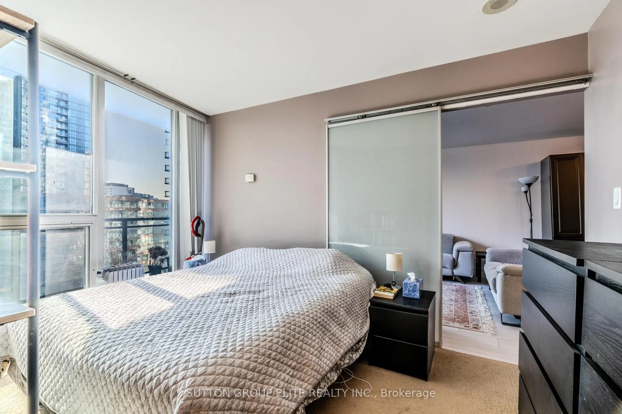 8 Telegram Mews, #910