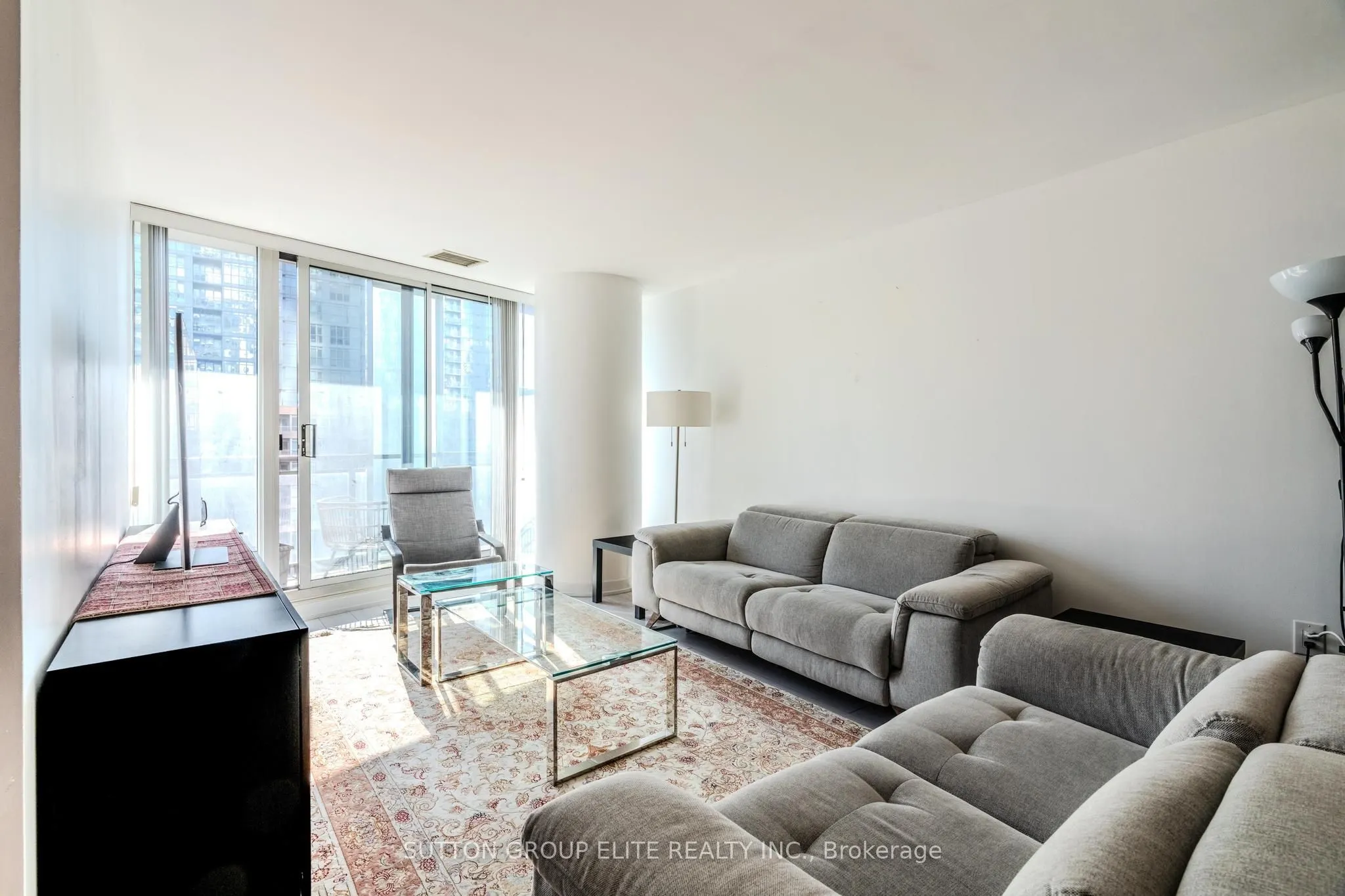 8 Telegram Mews, #910
