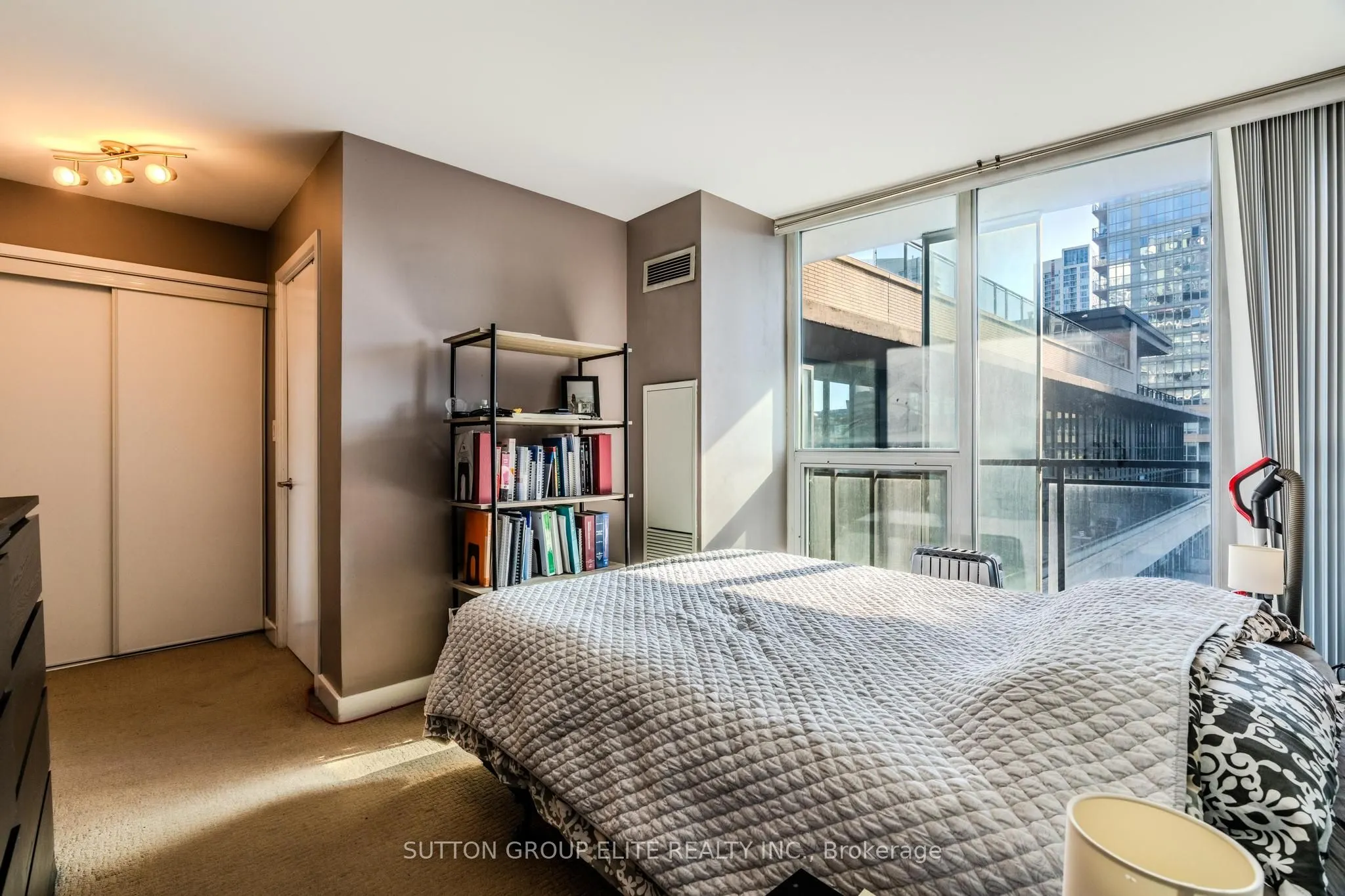 8 Telegram Mews, #910
