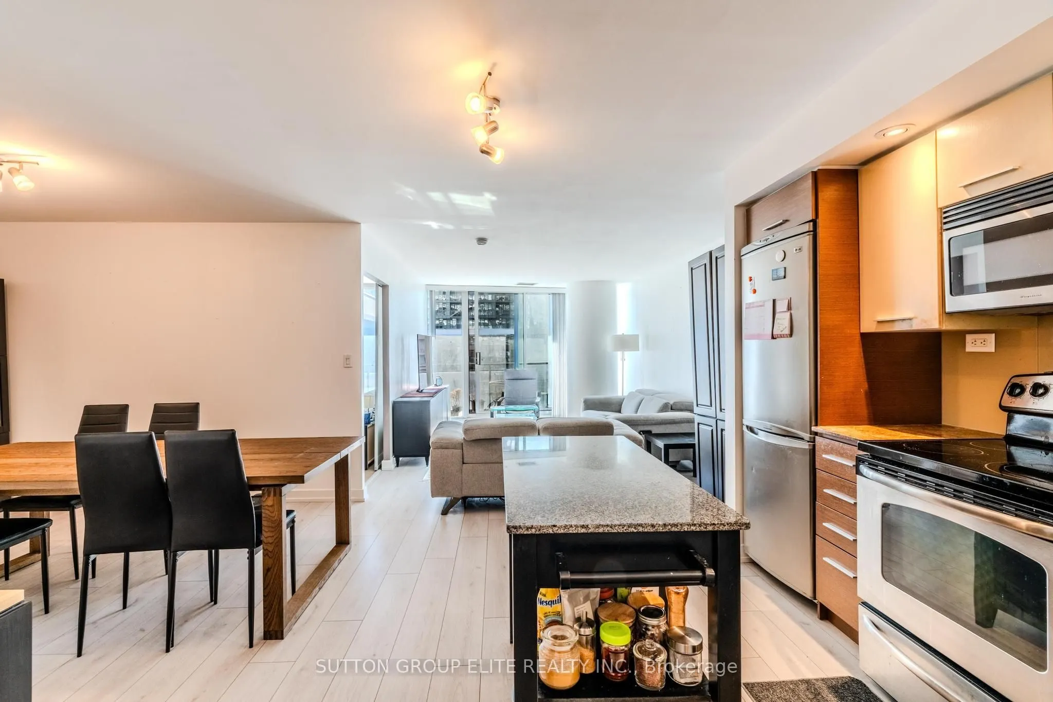 8 Telegram Mews, #910