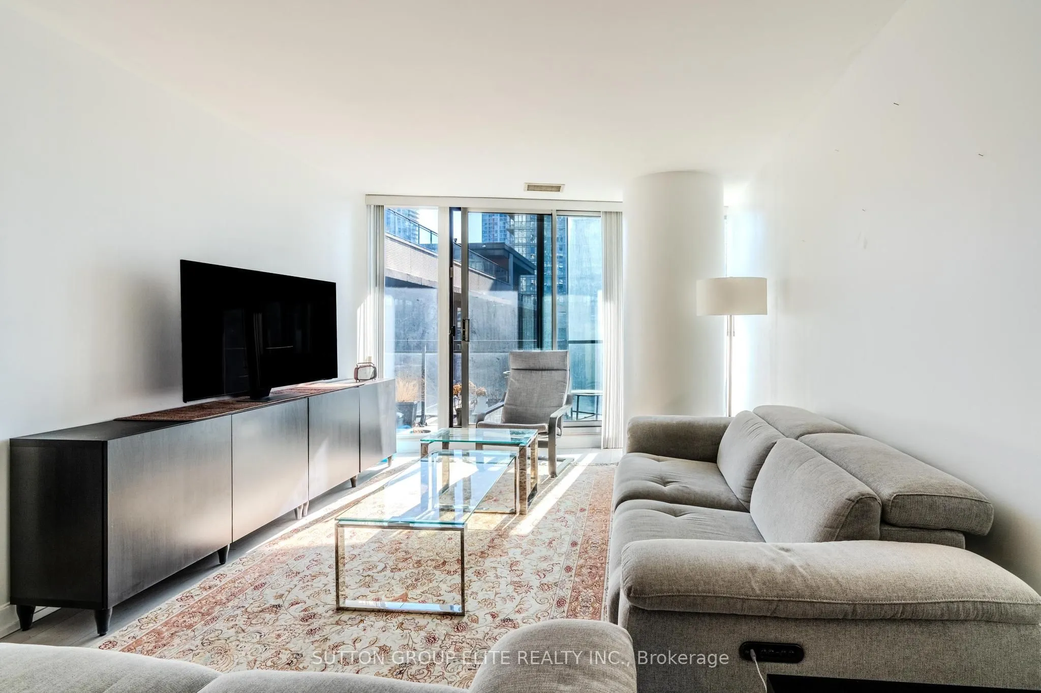 8 Telegram Mews, #910