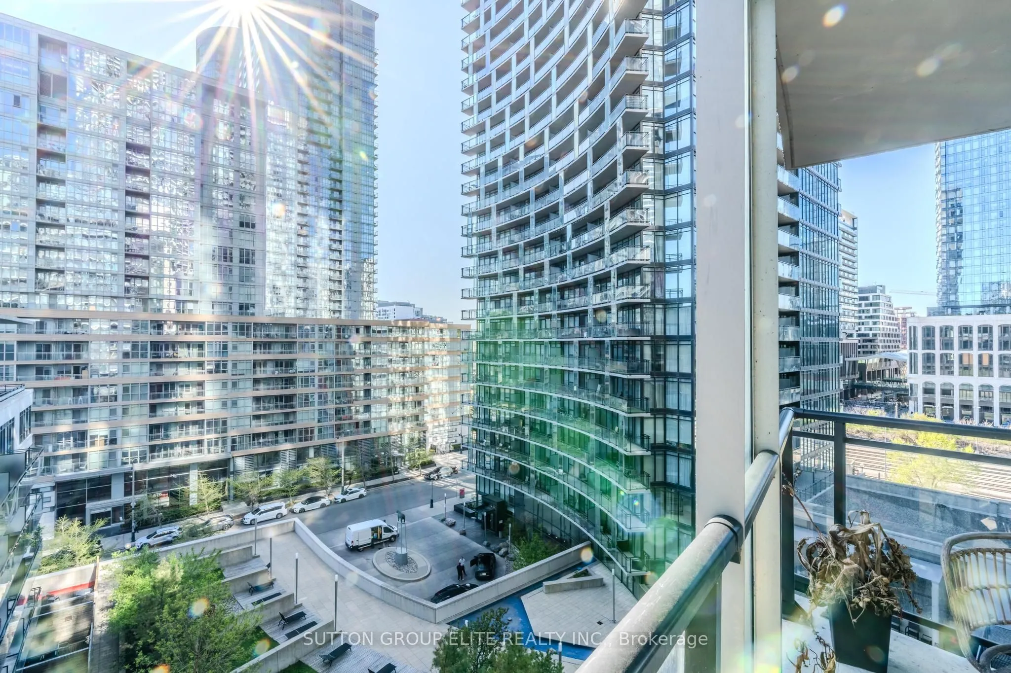8 Telegram Mews, #910