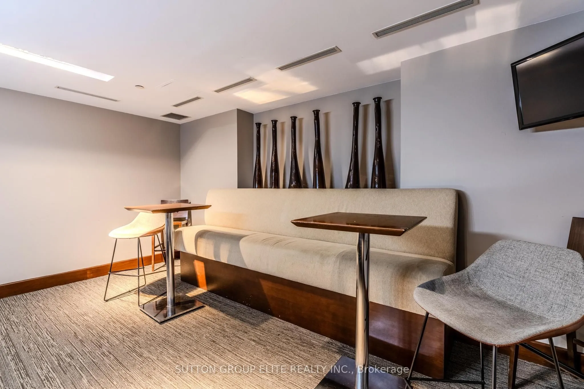 8 Telegram Mews, #910