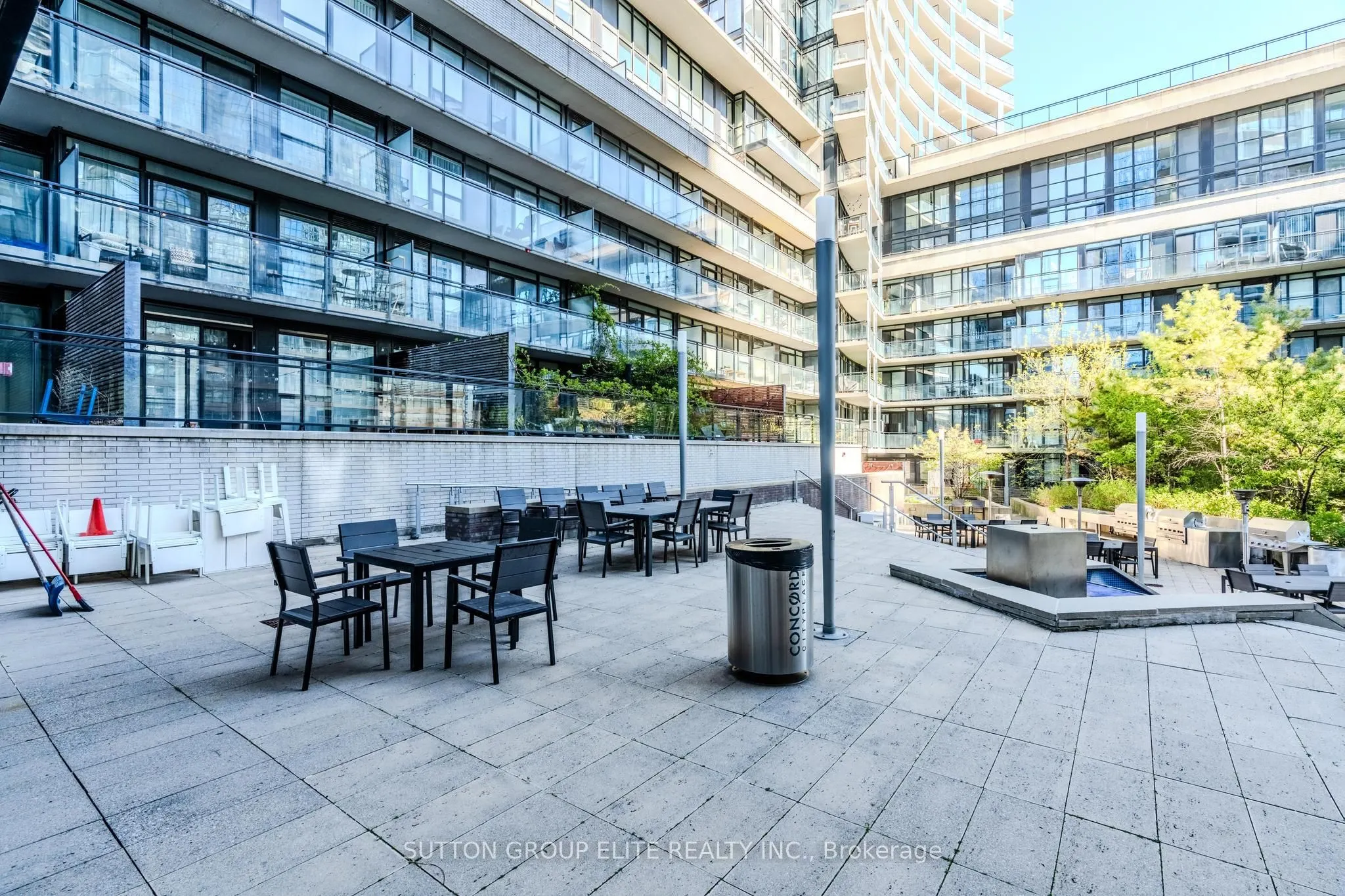8 Telegram Mews, #910