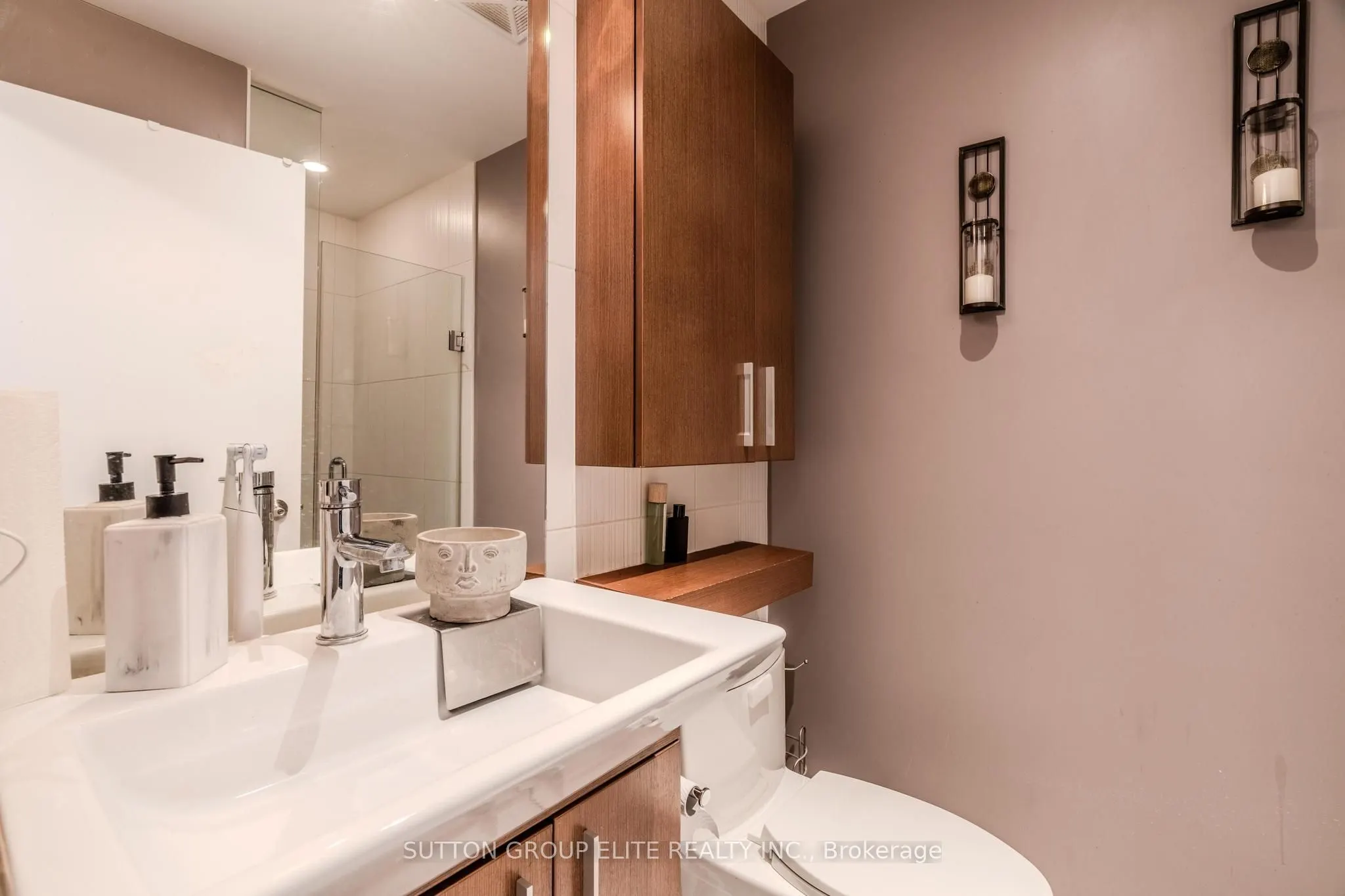 8 Telegram Mews, #910