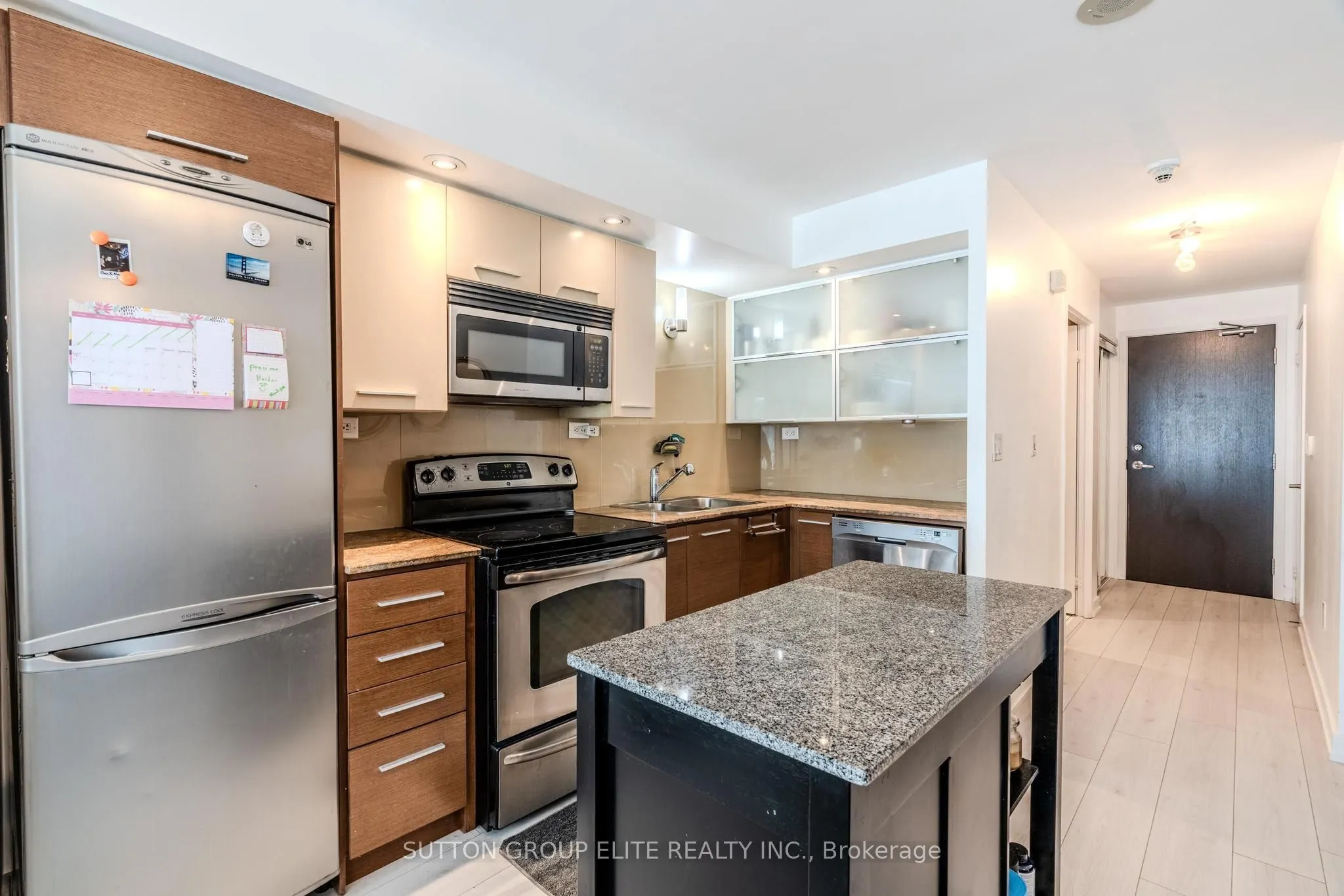 8 Telegram Mews, #910