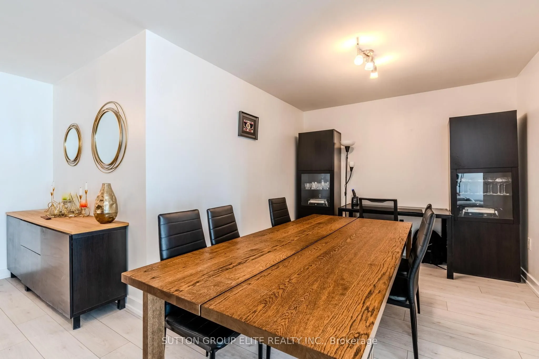 8 Telegram Mews, #910