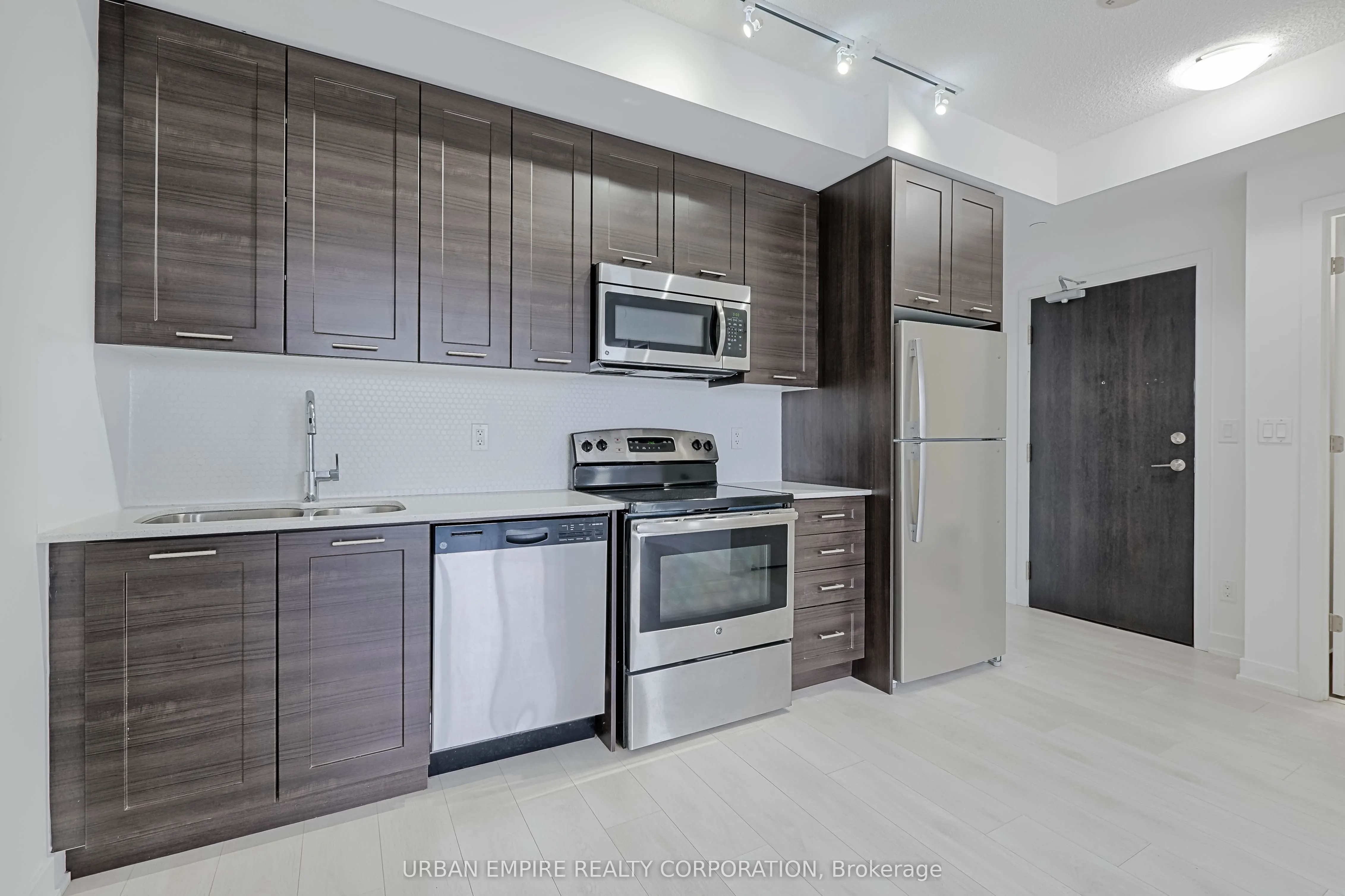 50 Bruyeres Mews, #913