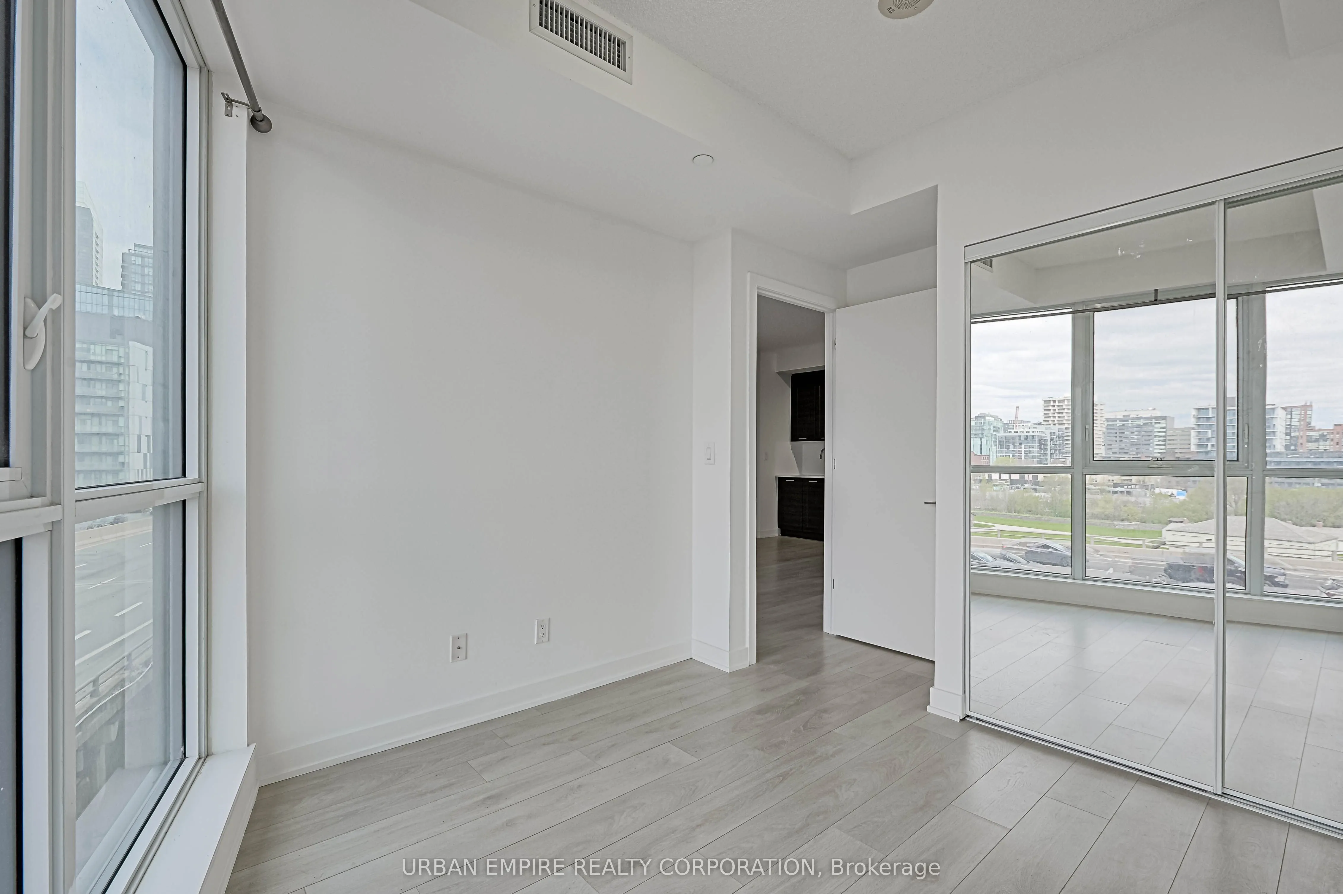 50 Bruyeres Mews, #913
