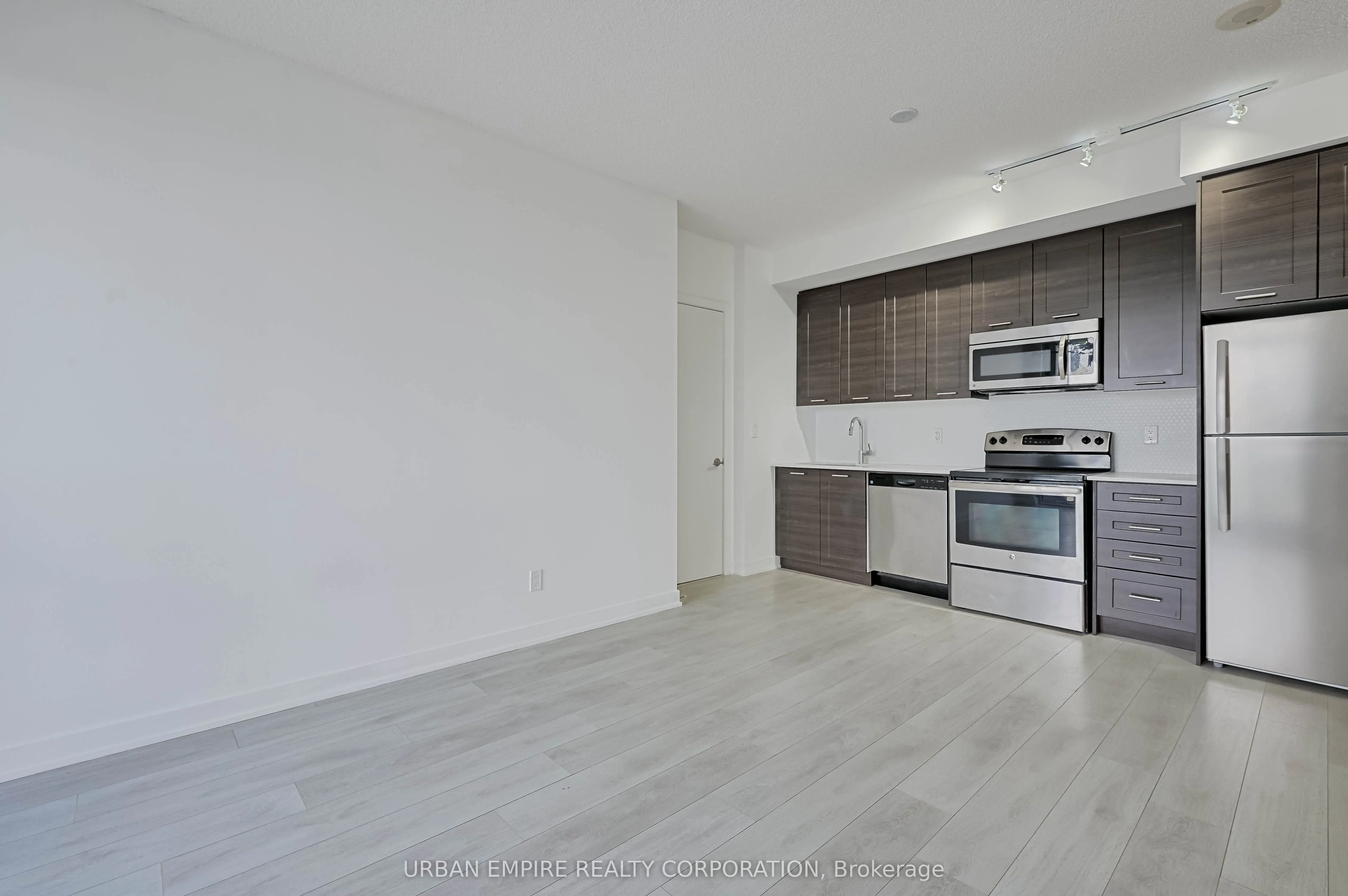 50 Bruyeres Mews, #913