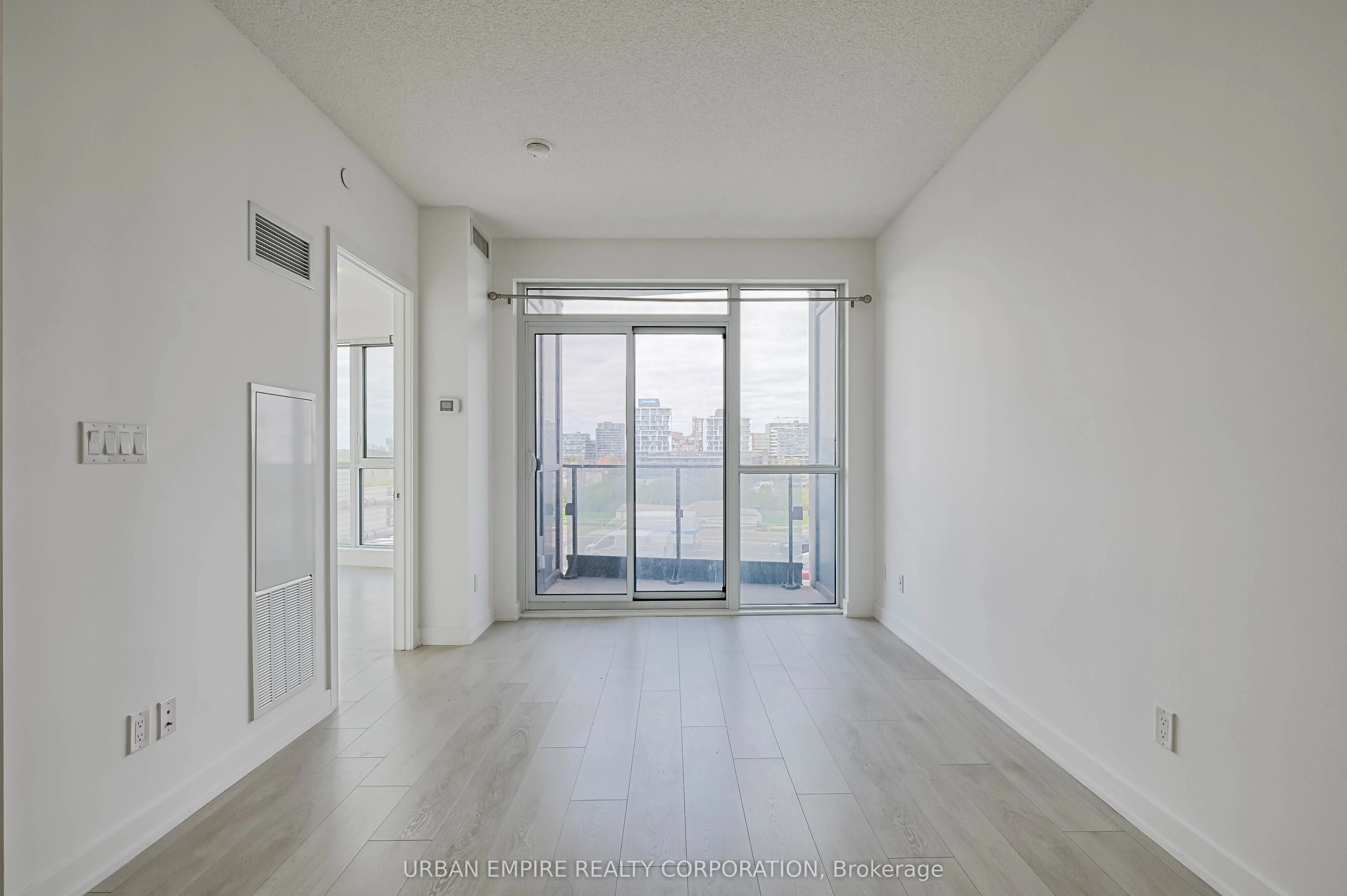 50 Bruyeres Mews, #913