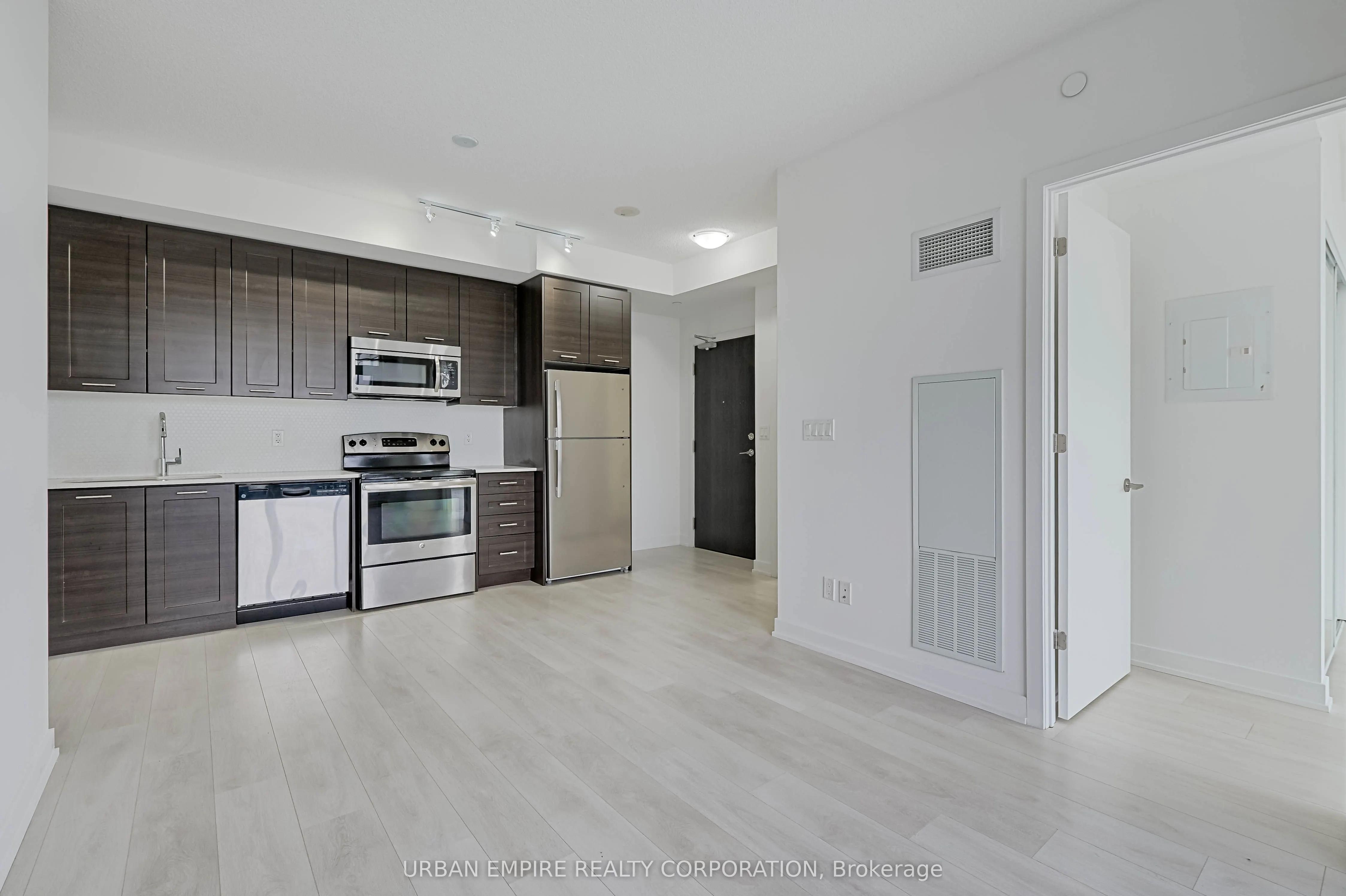 50 Bruyeres Mews, #913