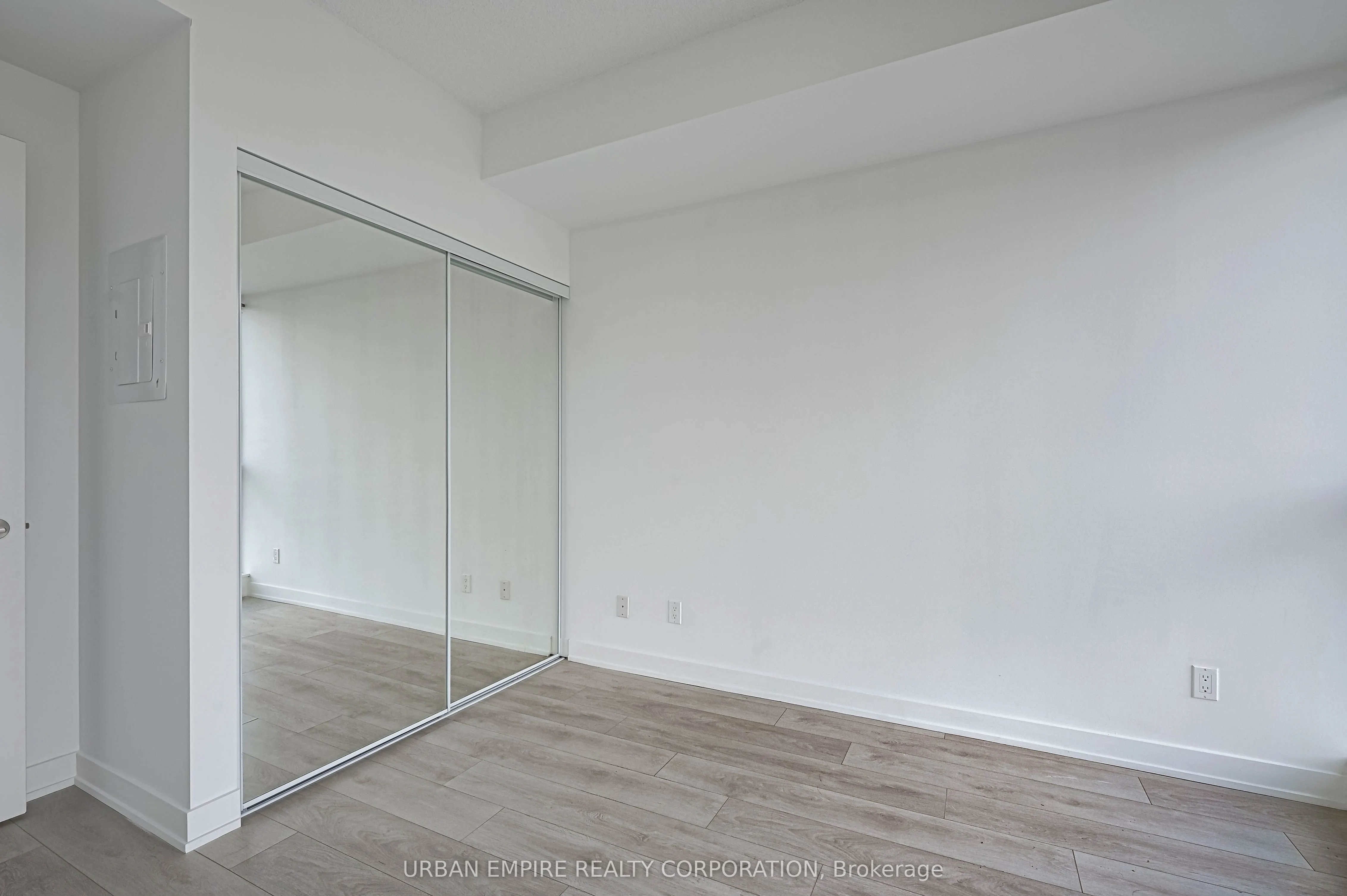 50 Bruyeres Mews, #913