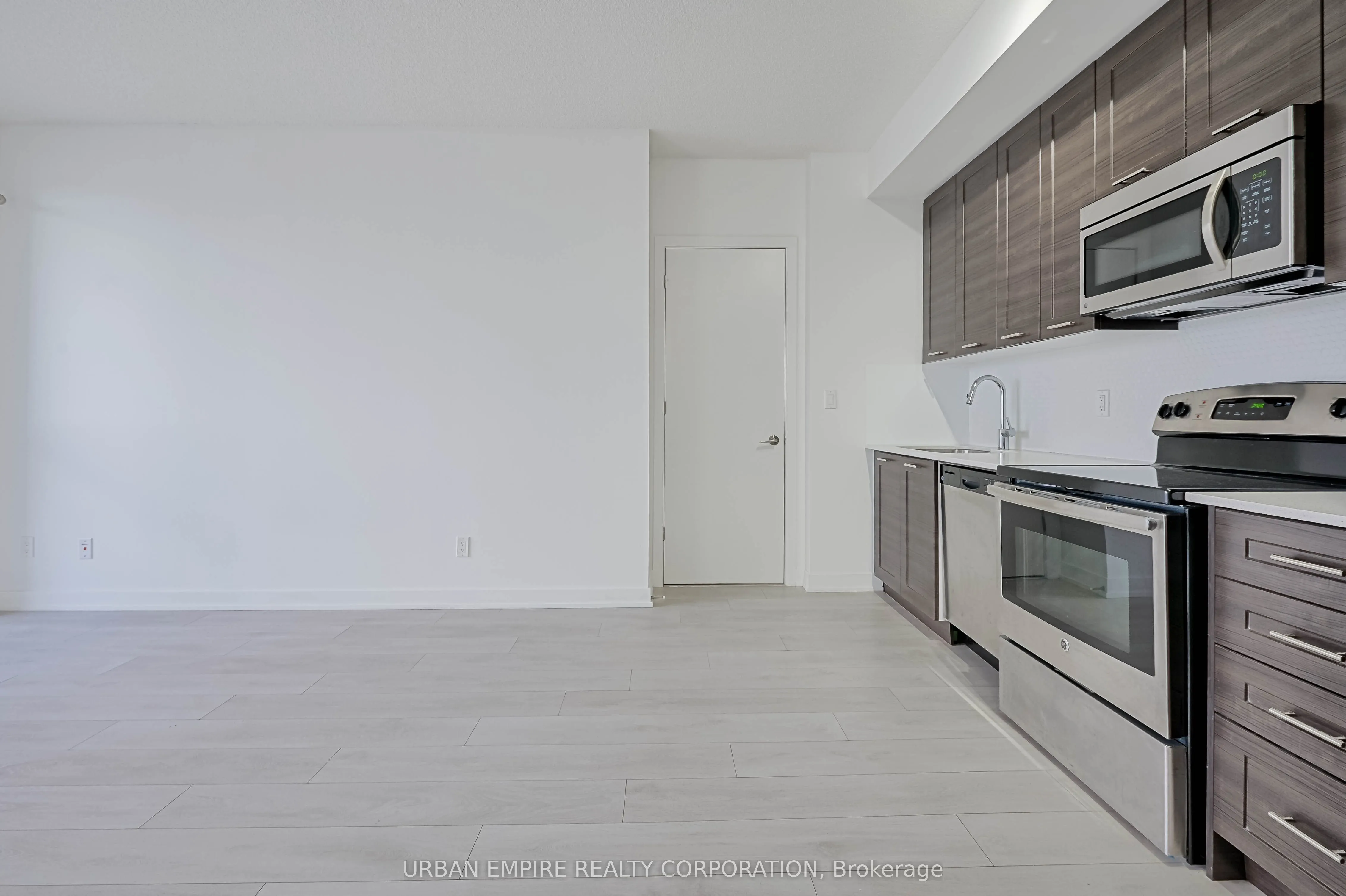 50 Bruyeres Mews, #913