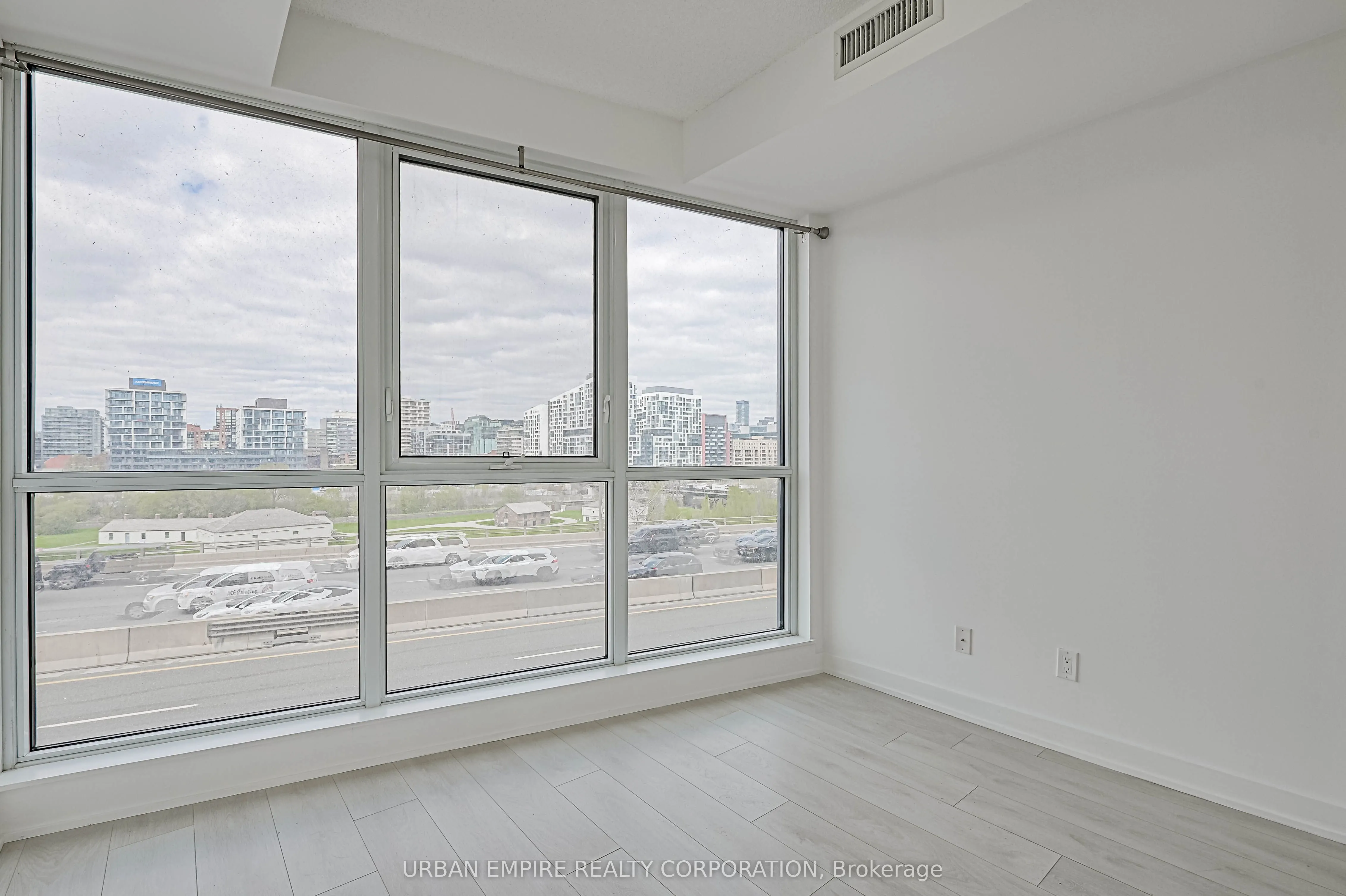 50 Bruyeres Mews, #913