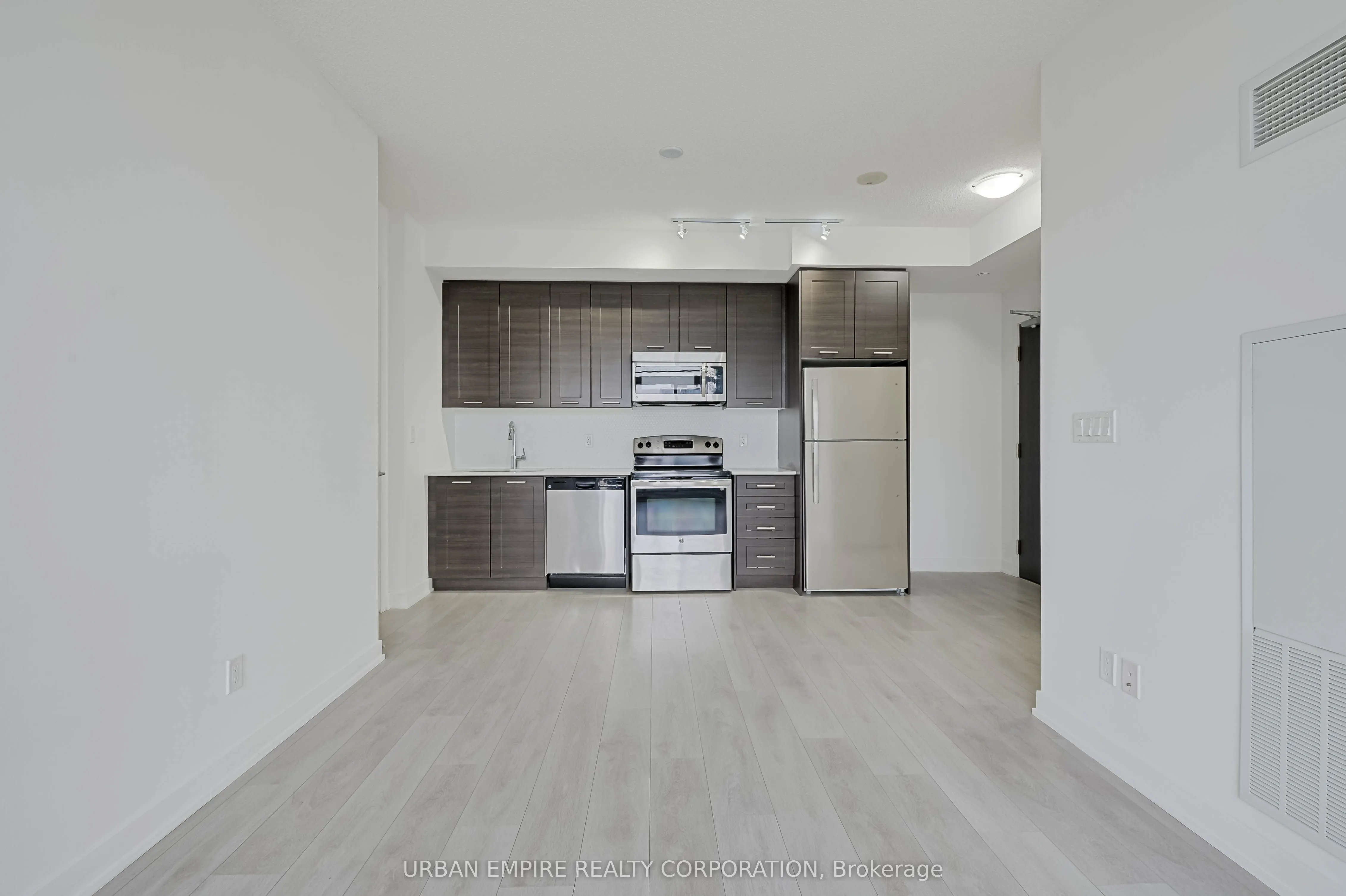 50 Bruyeres Mews, #913