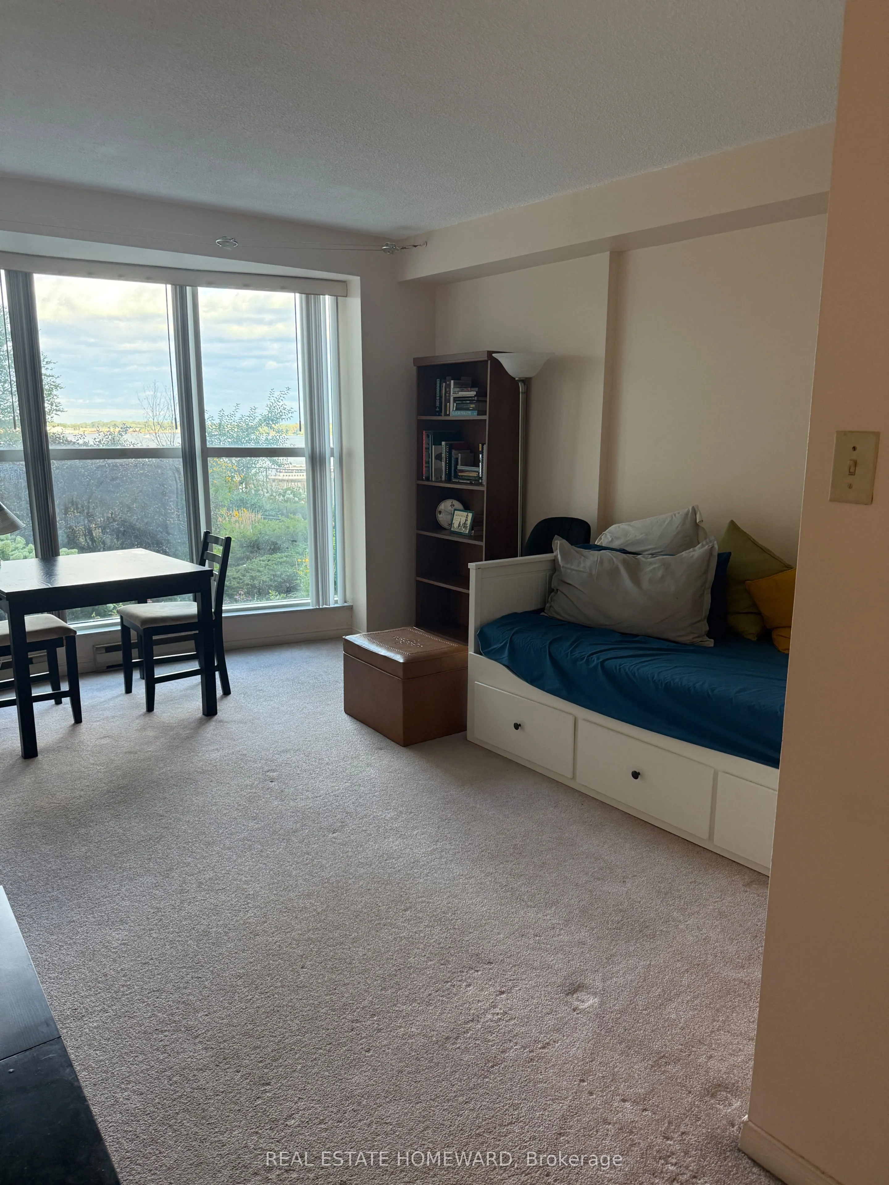 99 Harbour Square, #903