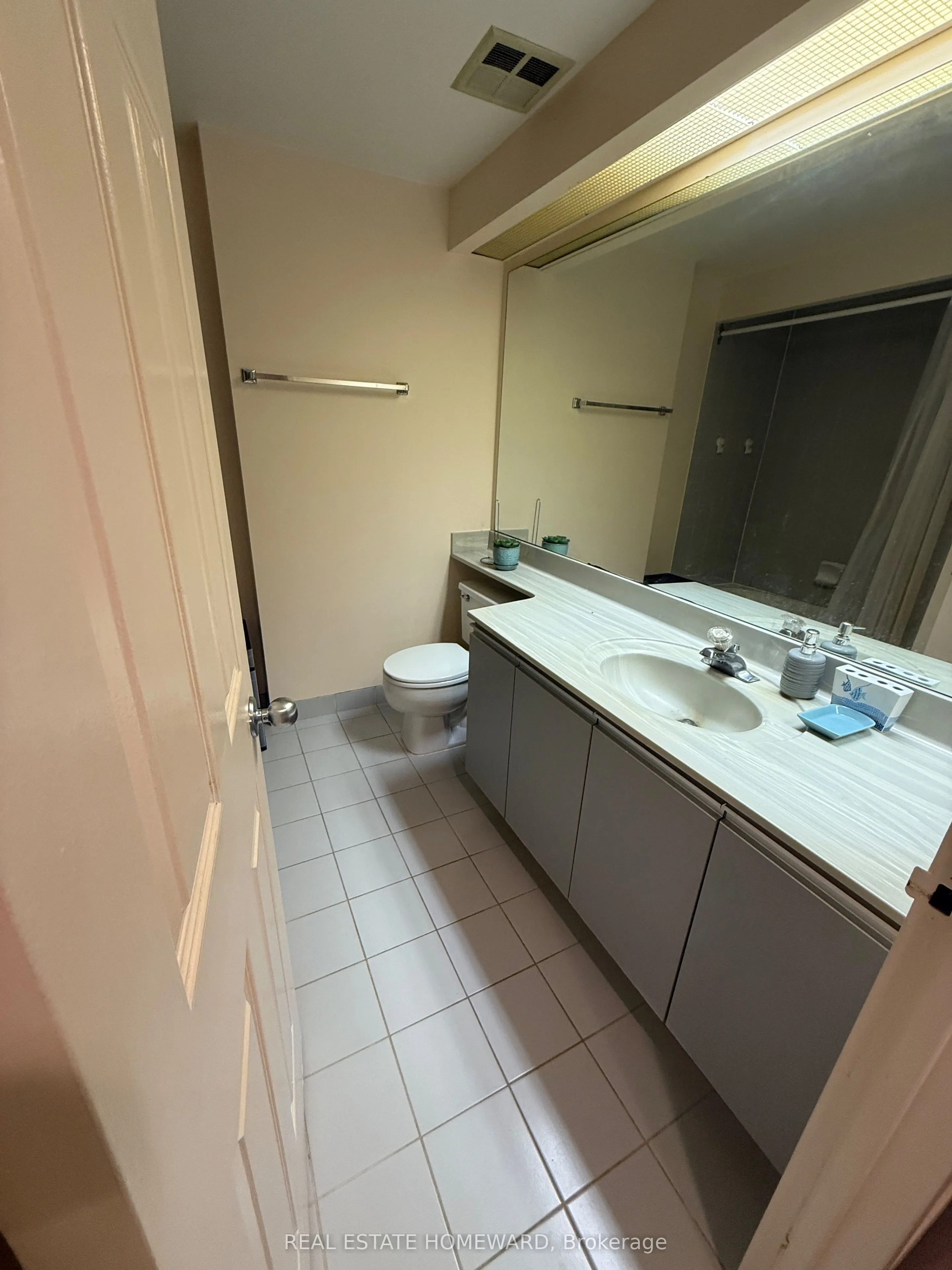 99 Harbour Square, #903