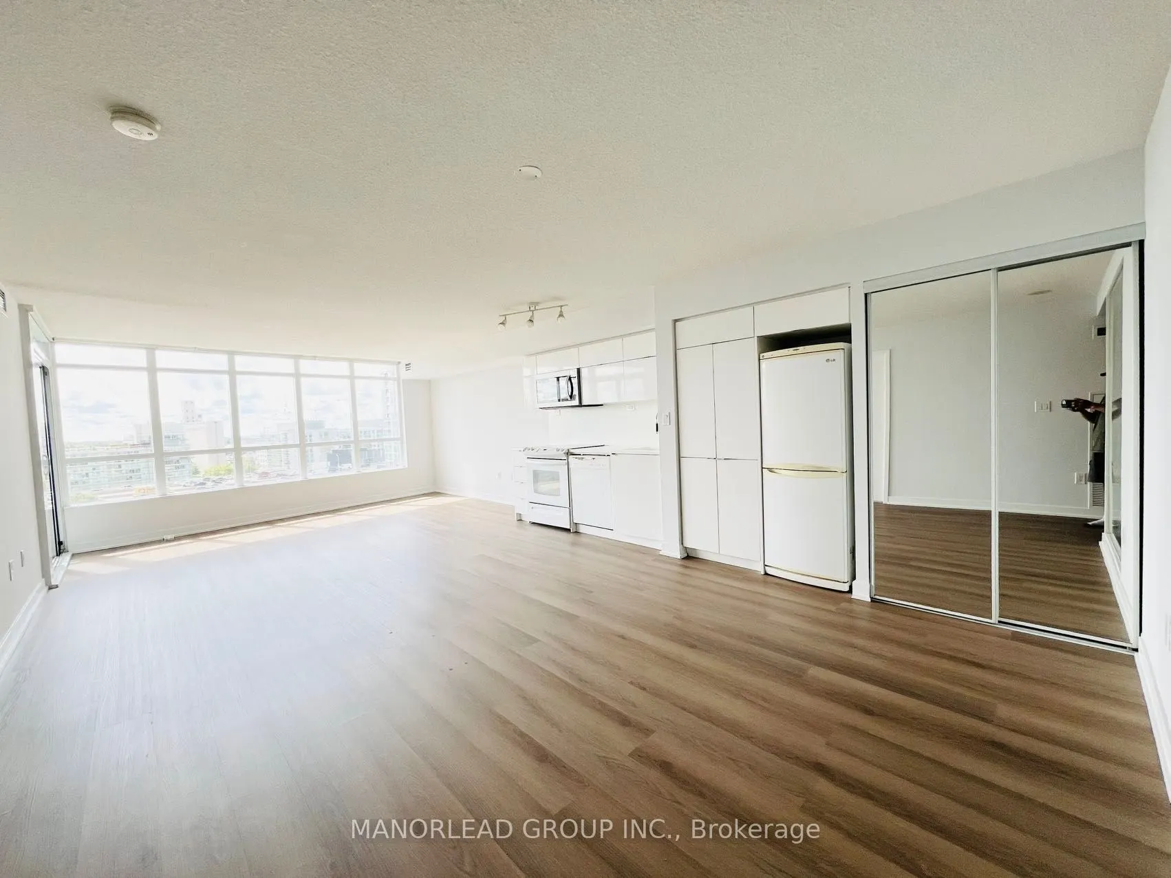 151 Dan Leckie Way, #958