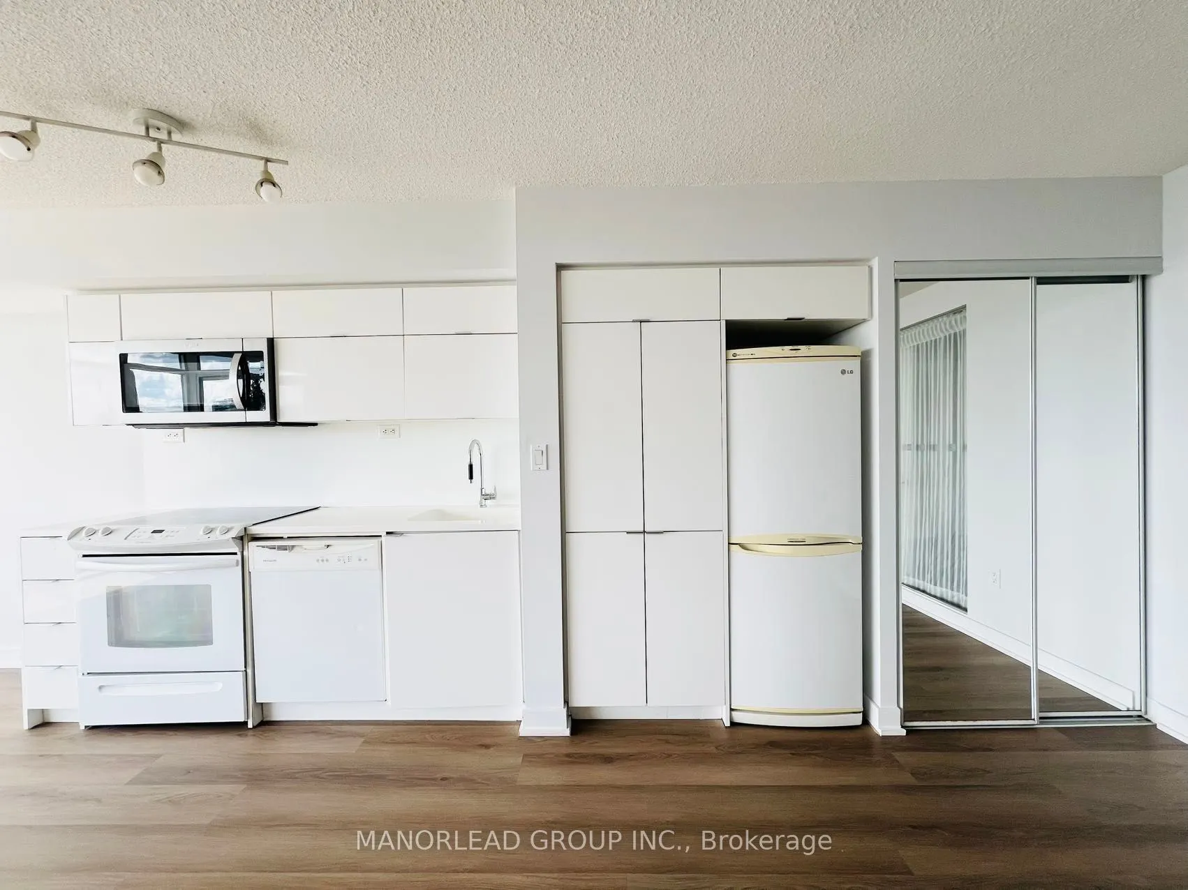151 Dan Leckie Way, #958