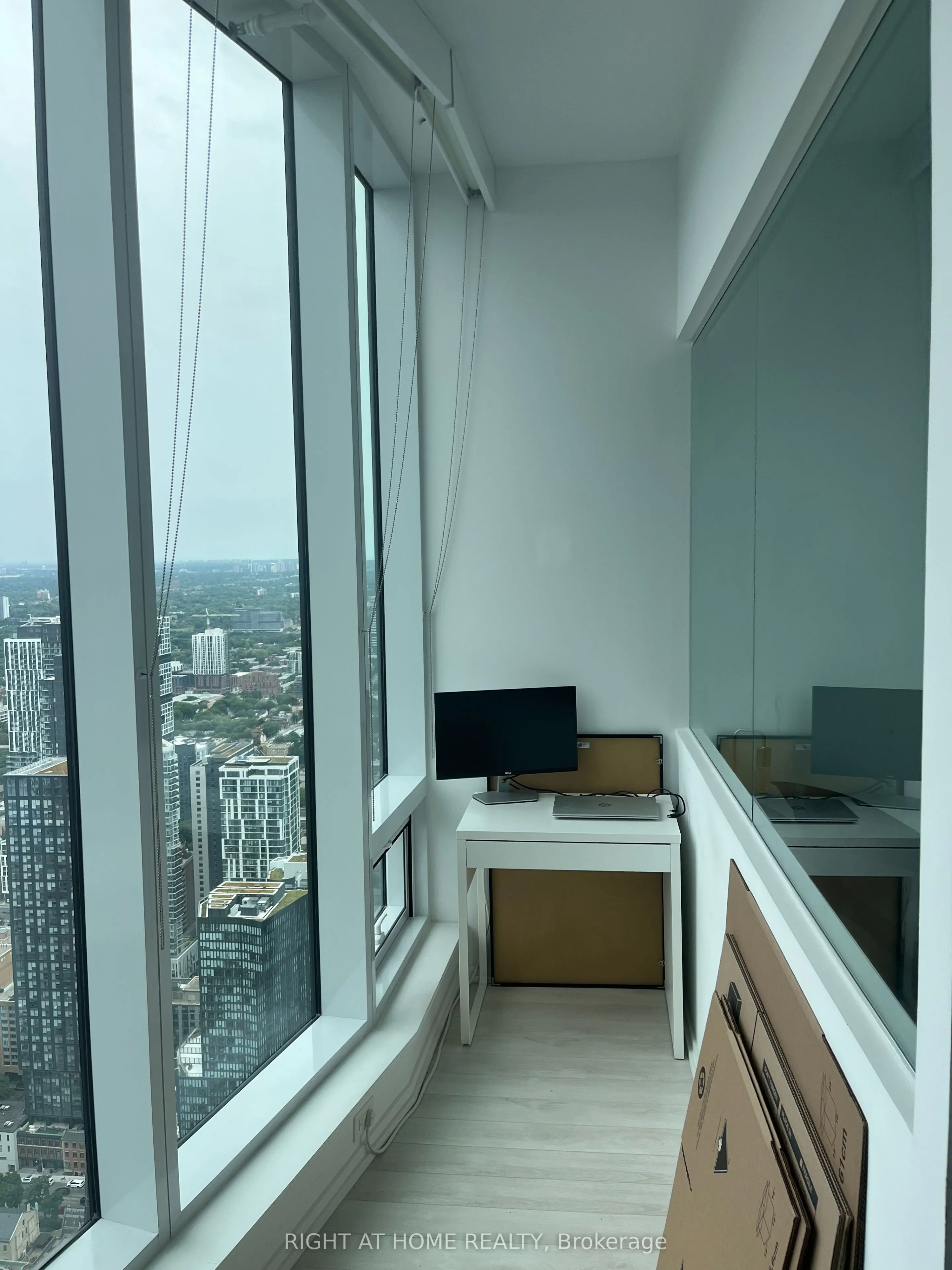 197 Yonge Street, #PH6014