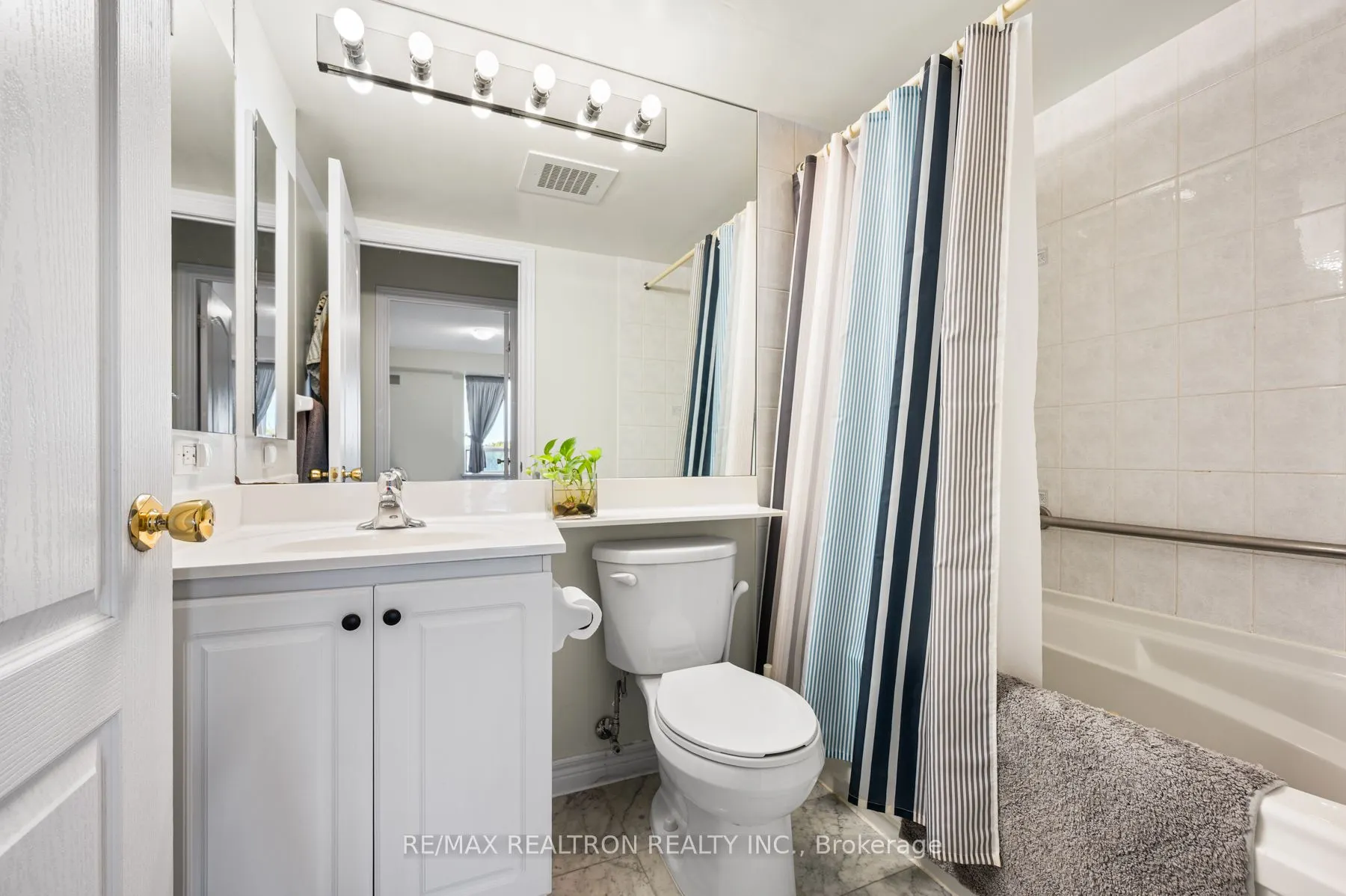 88 Grandview Way, #609