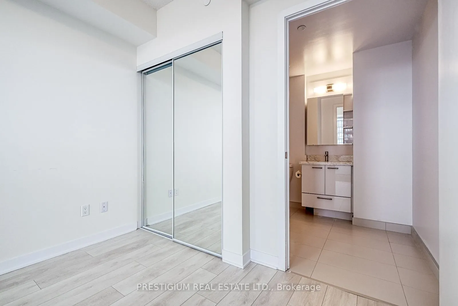 2221 Yonge Street, #4809