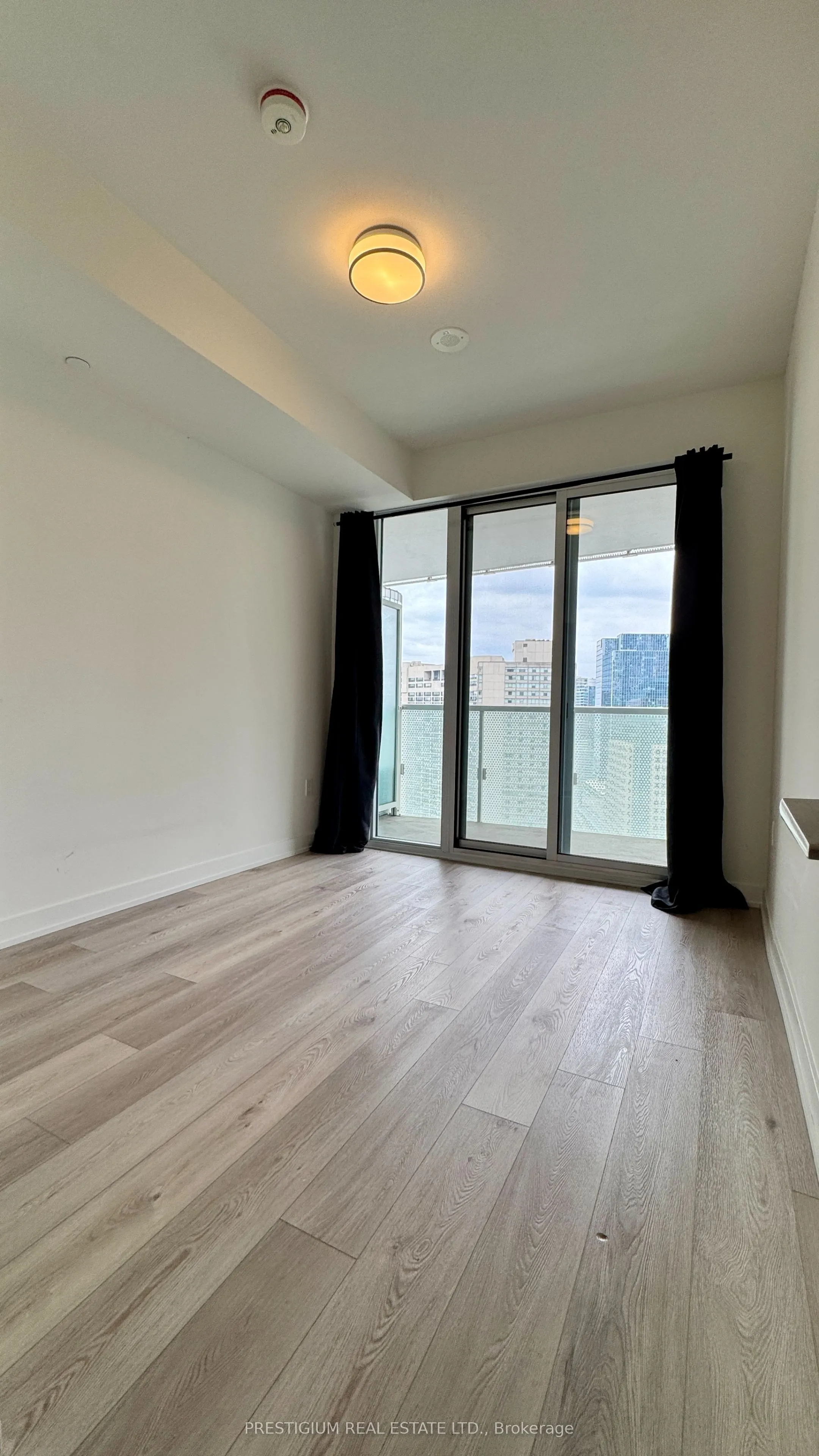 15 Queens Quay E, #2605