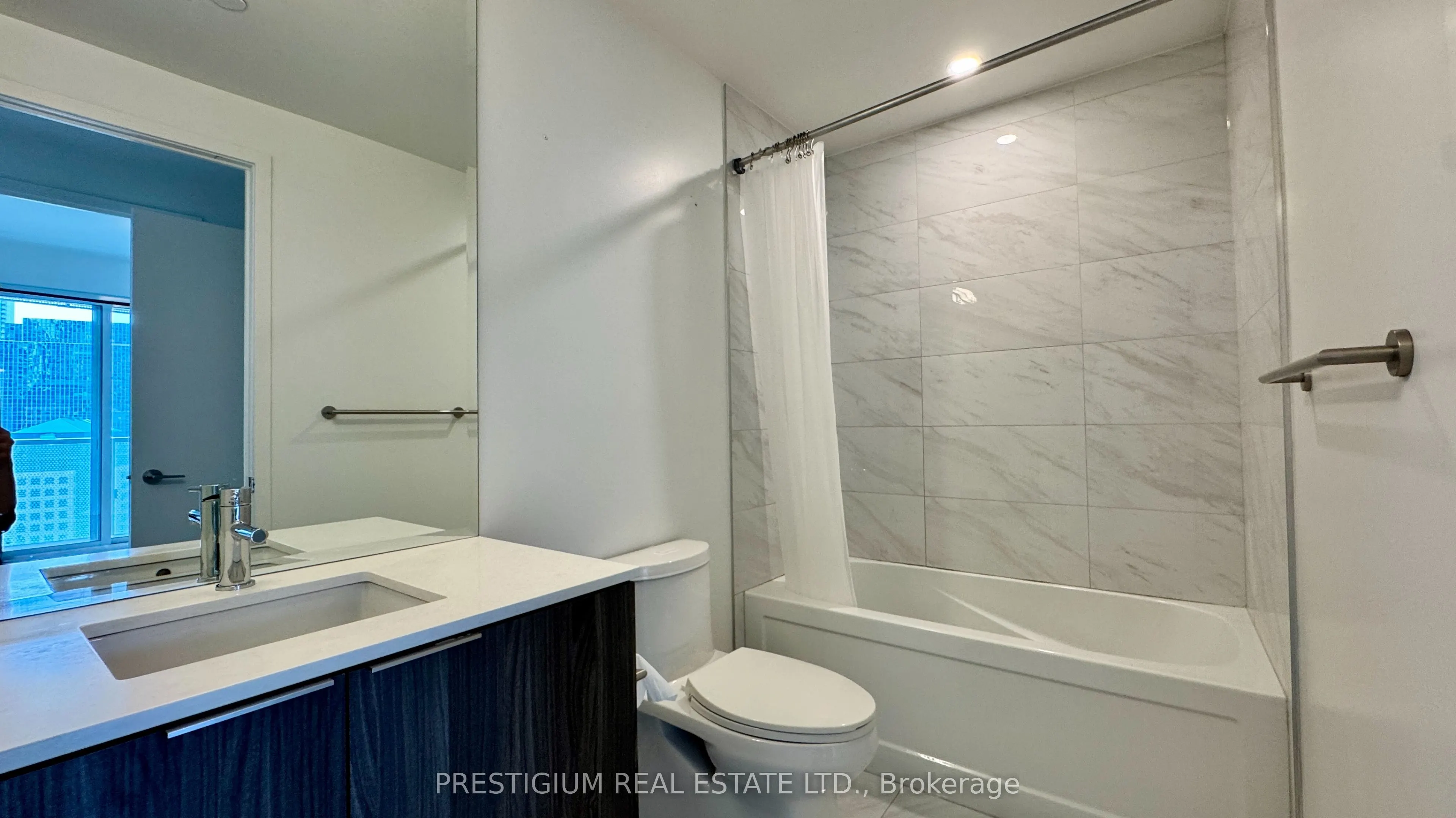 15 Queens Quay E, #2605