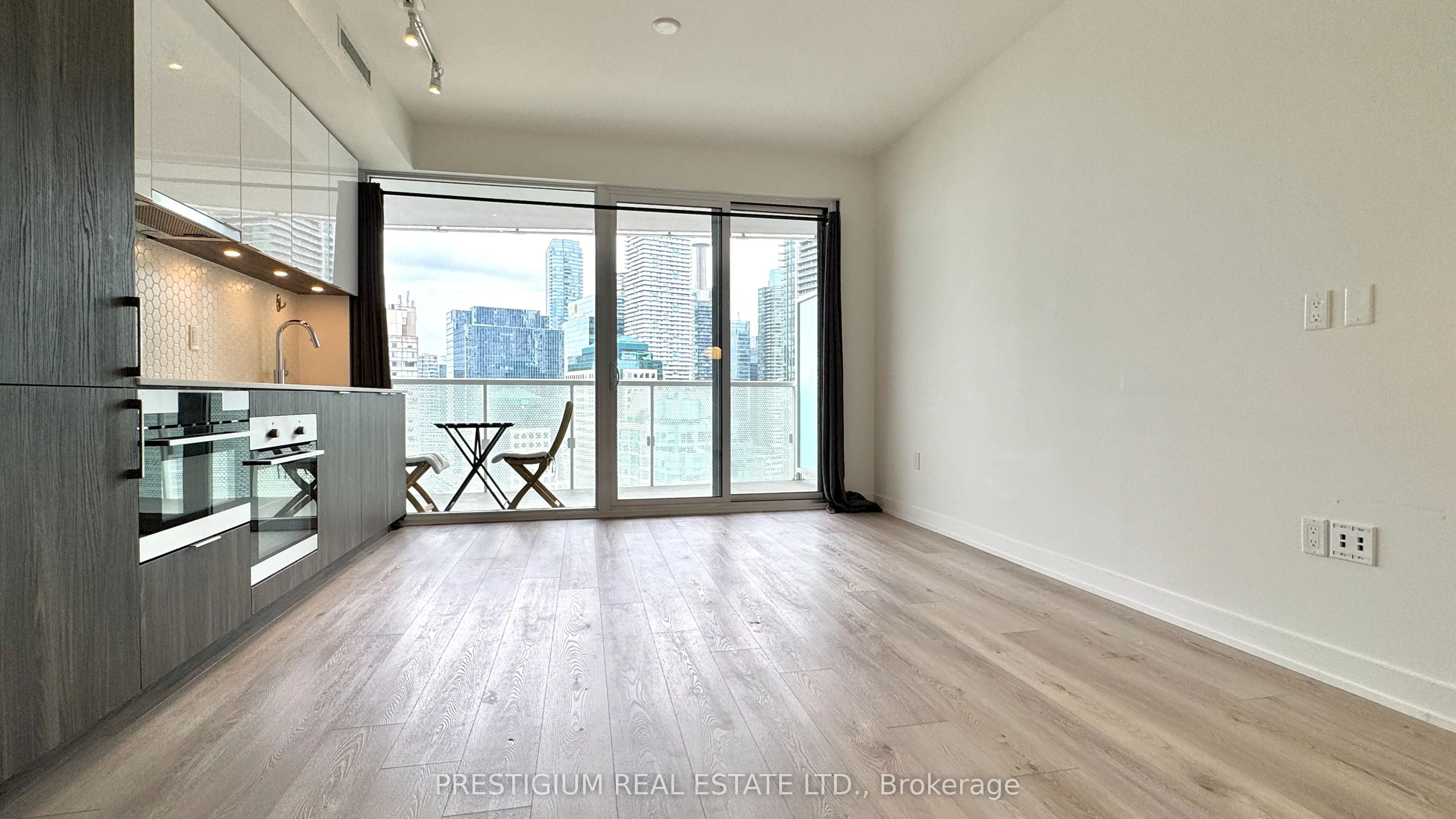 15 Queens Quay E, #2605