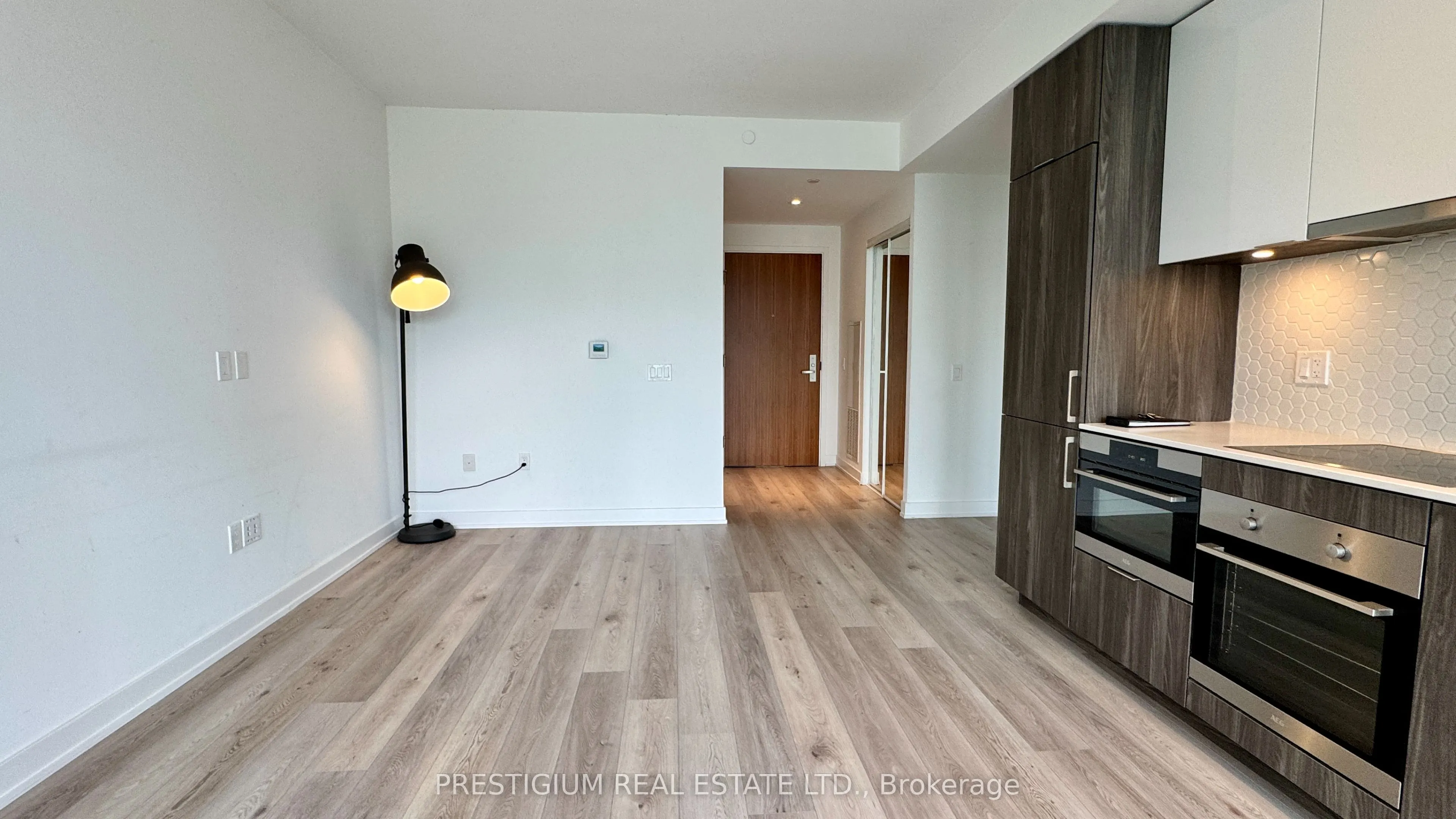 15 Queens Quay E, #2605