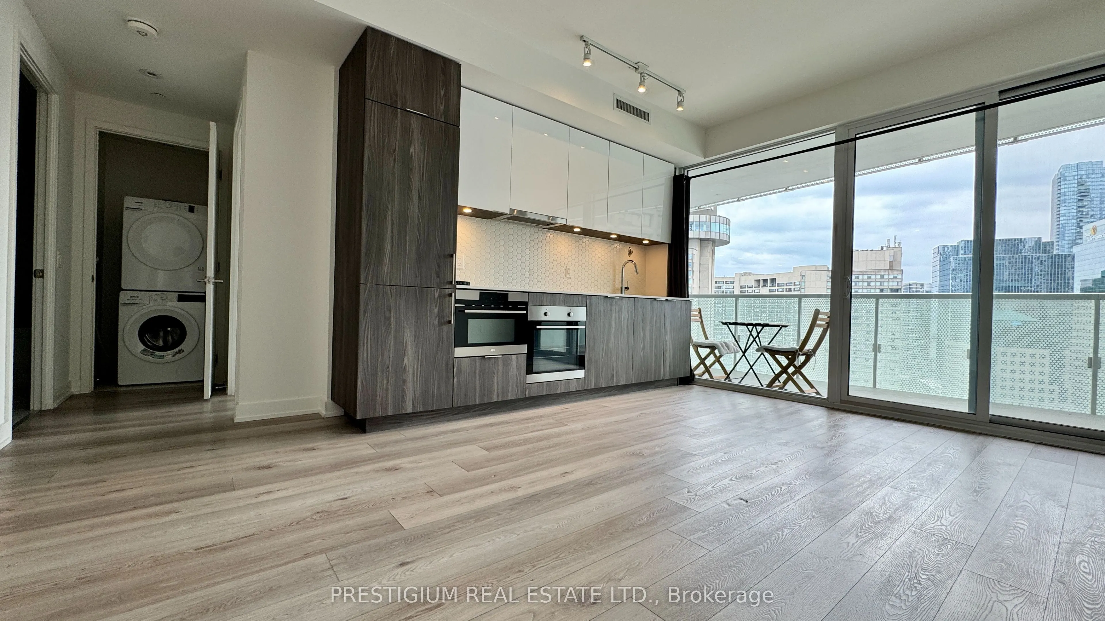 15 Queens Quay E, #2605