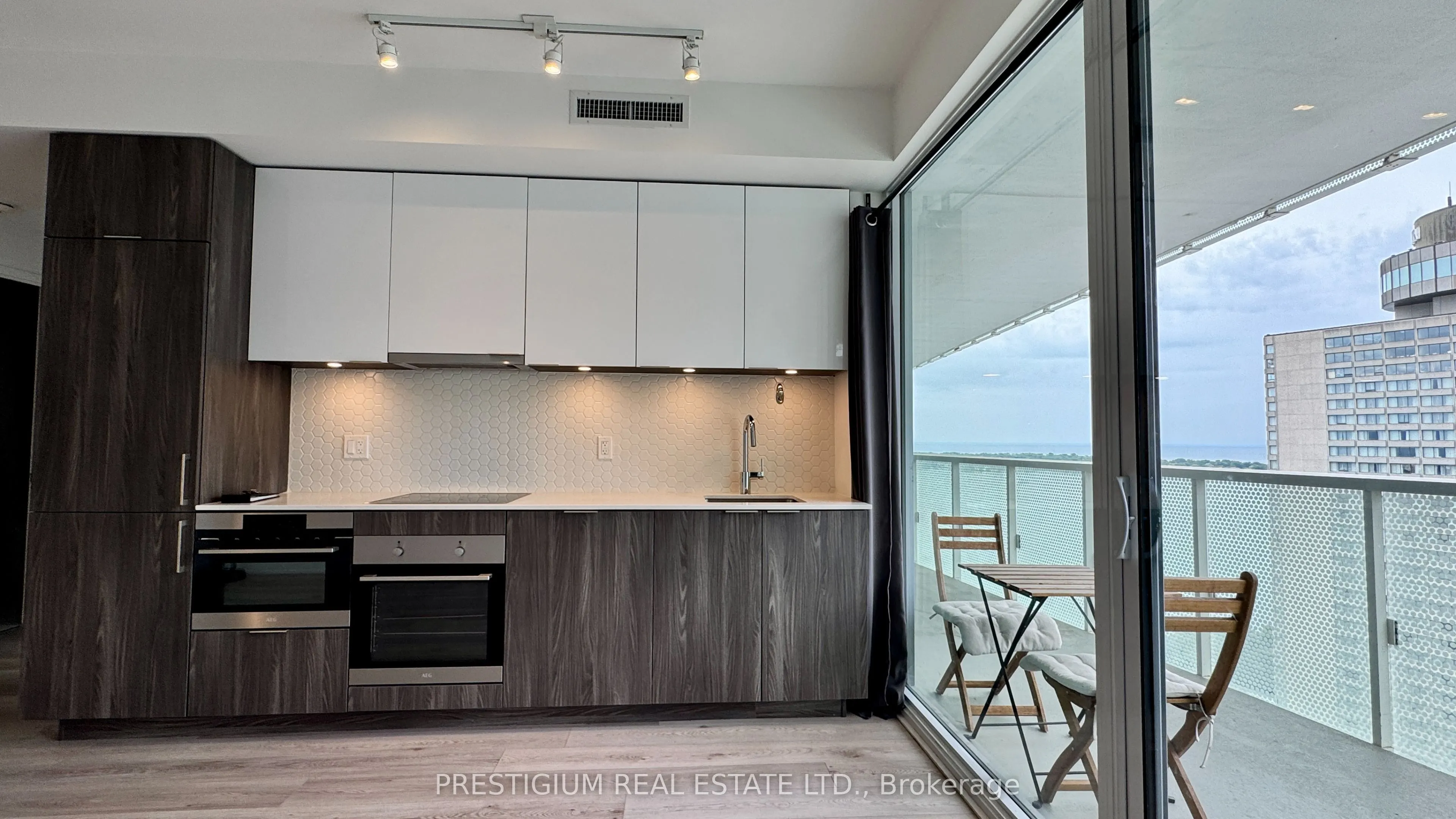 15 Queens Quay E, #2605