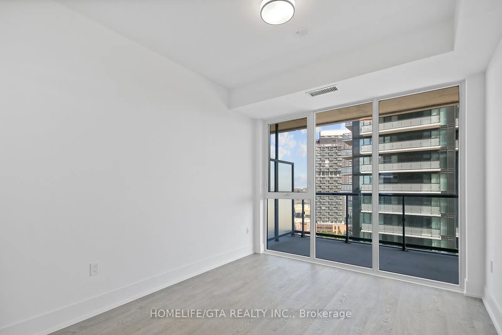 10 Inn On The Park Drive, #1705