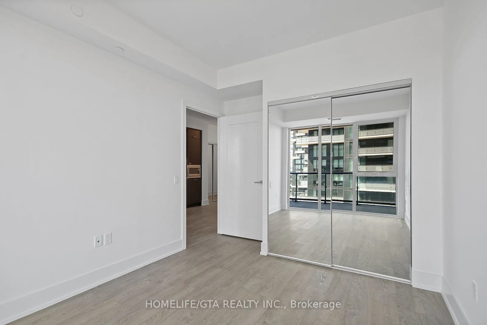 10 Inn On The Park Drive, #1705