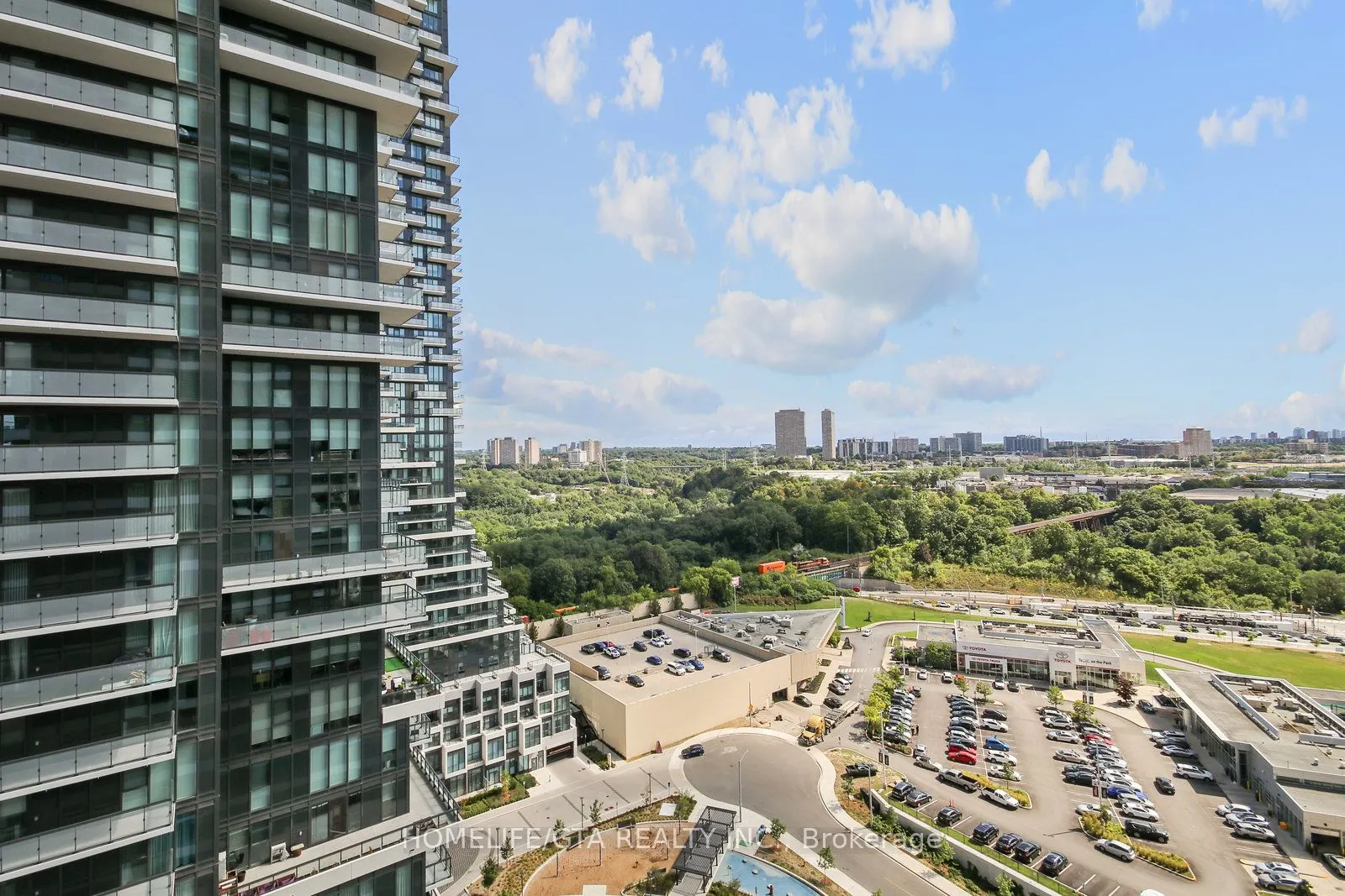 10 Inn On The Park Drive, #1705
