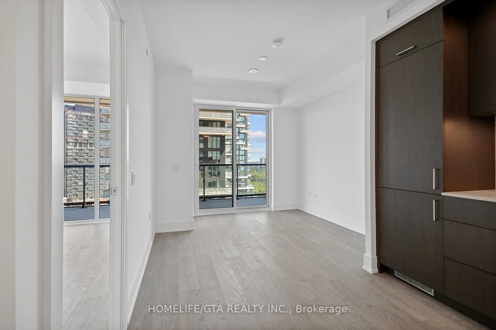 10 Inn On The Park Drive, #1705