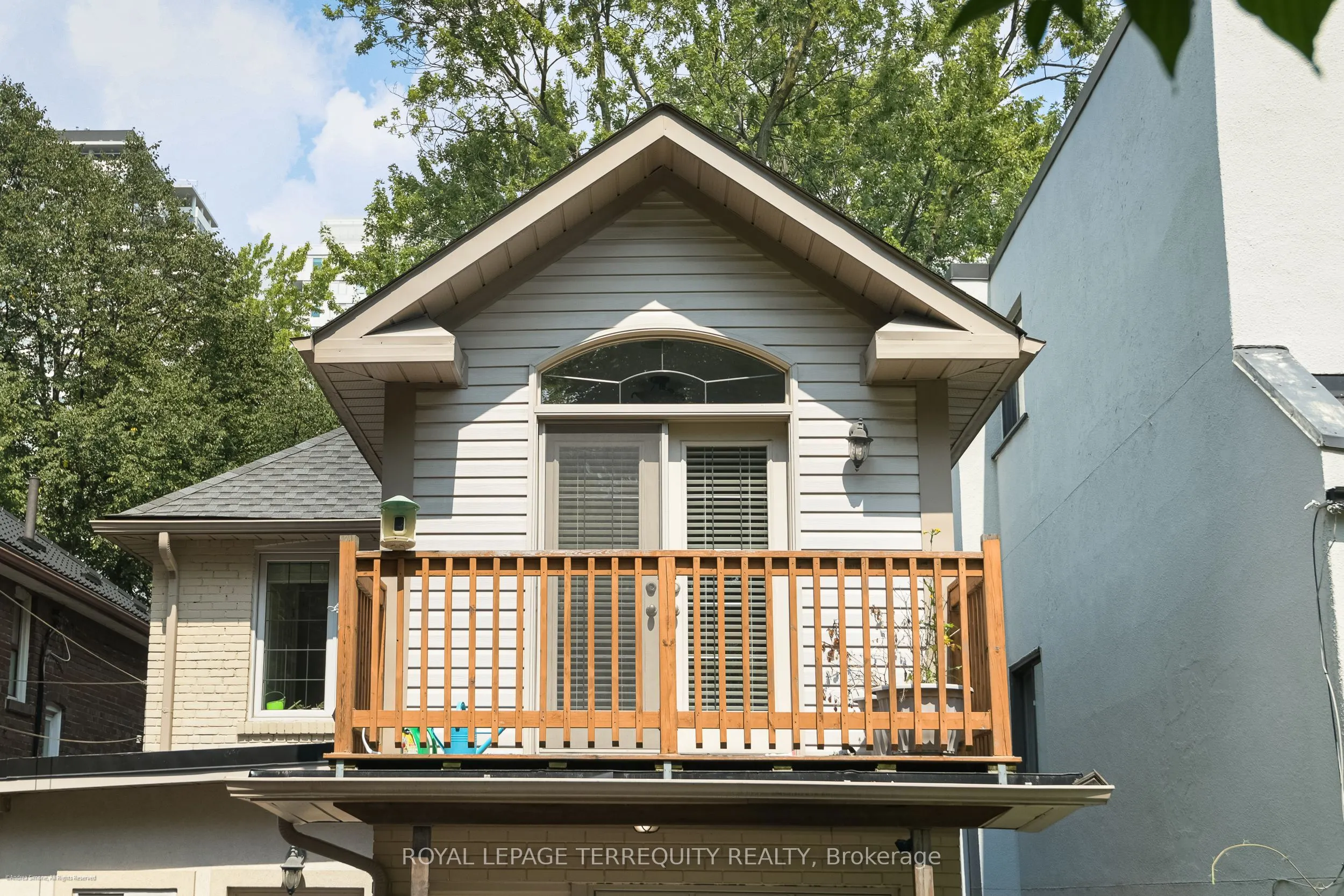 137 Hillsdale Avenue E