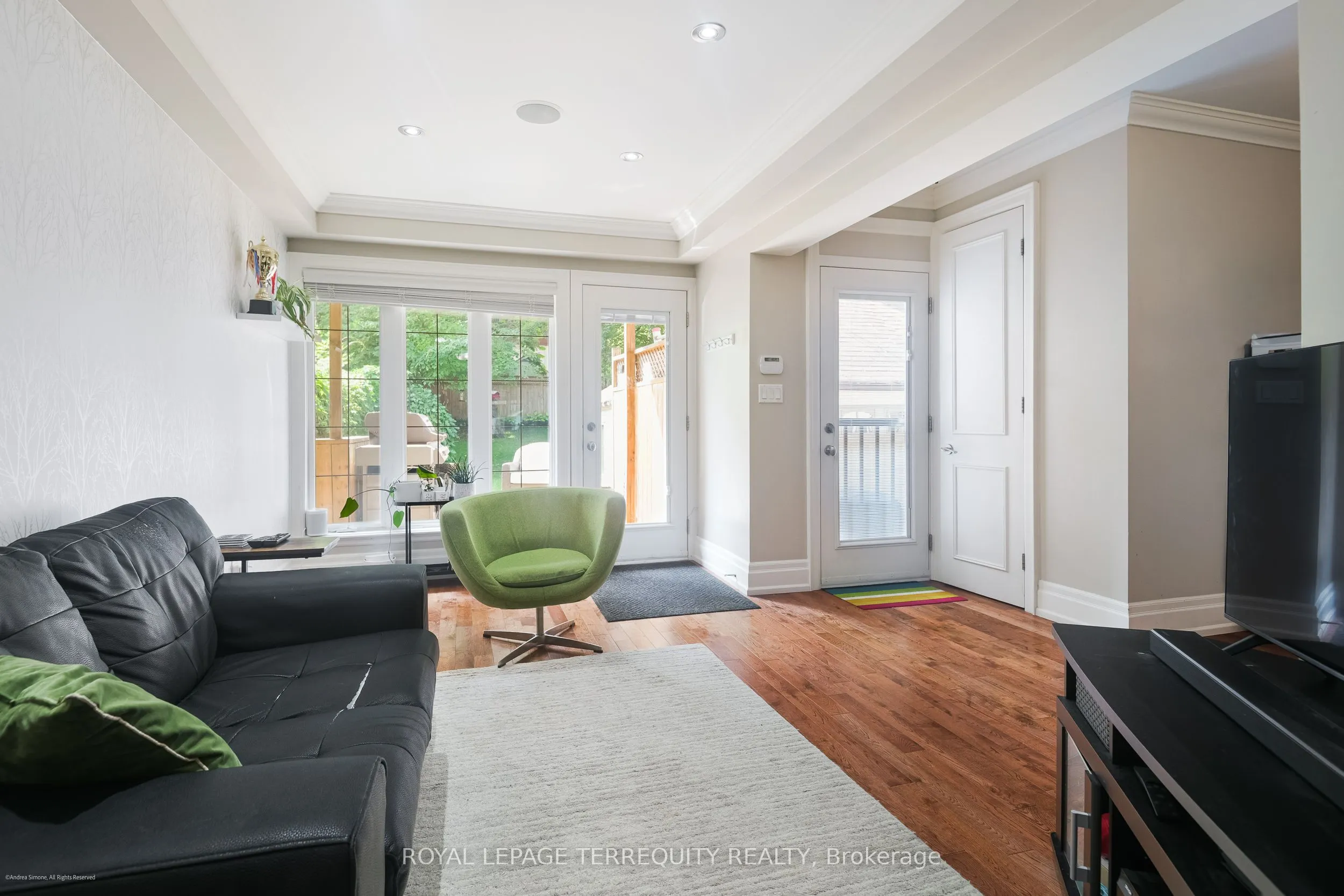 137 Hillsdale Avenue E
