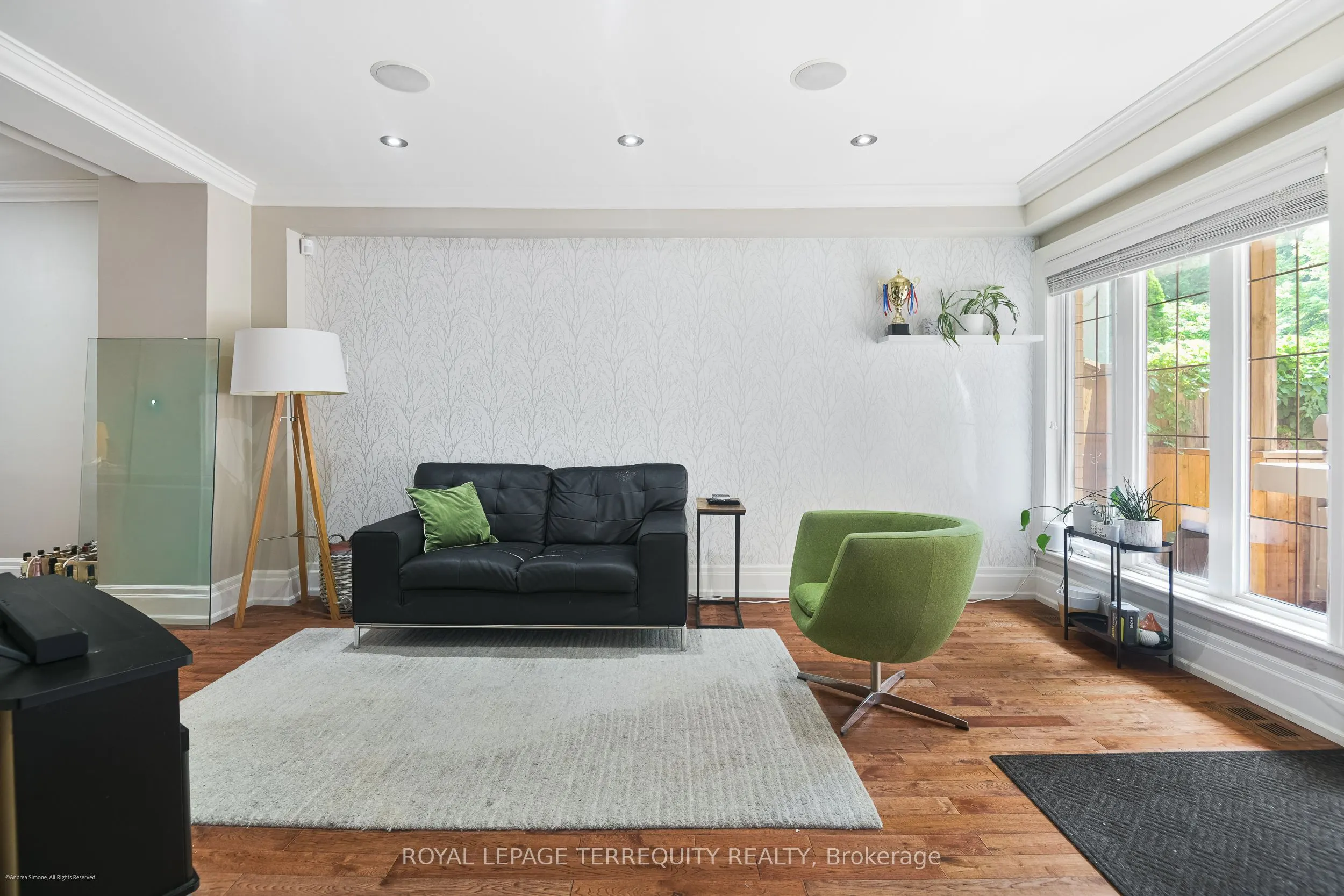 137 Hillsdale Avenue E