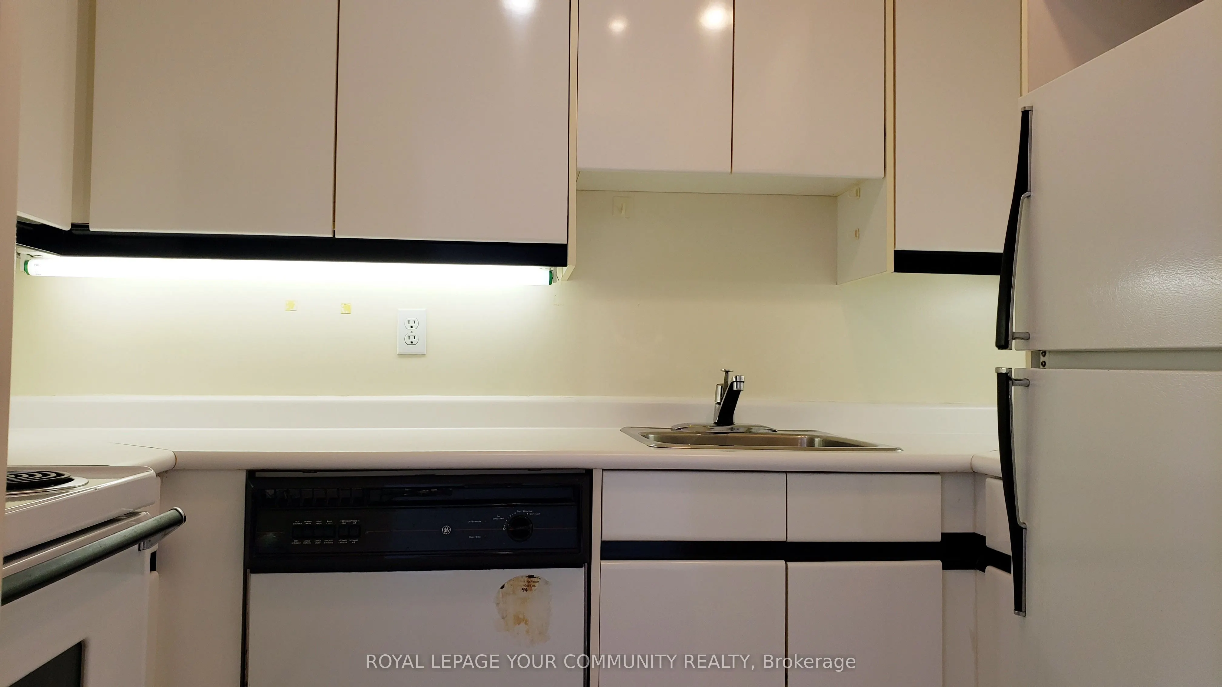 7 Carlton Street, #1403